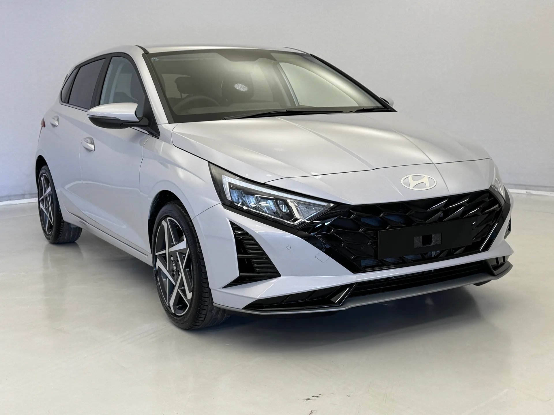 DV26RWJ Hyundai i20 1.0T GDi 90 Tech Line 5dr Image #1