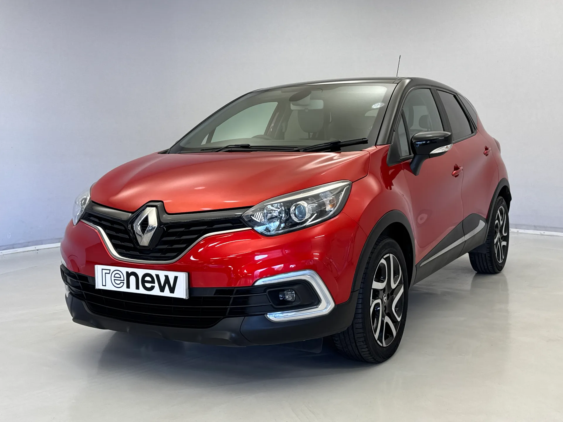 HN69EZM Renault Captur 0.9 TCE 90 Iconic 5dr Image #1