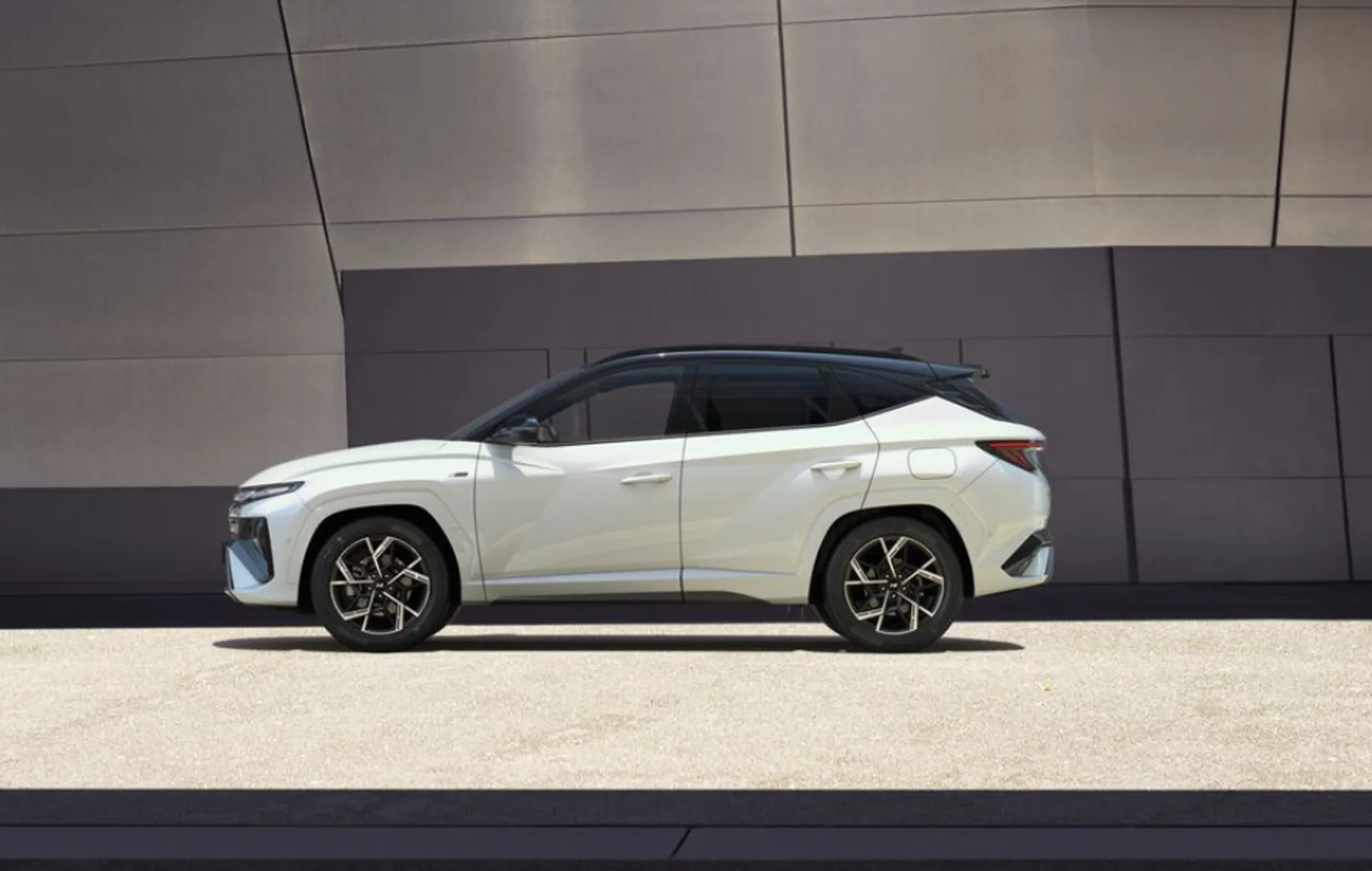  Hyundai Tucson Element 1.6T 150PS 6MT  Image #1