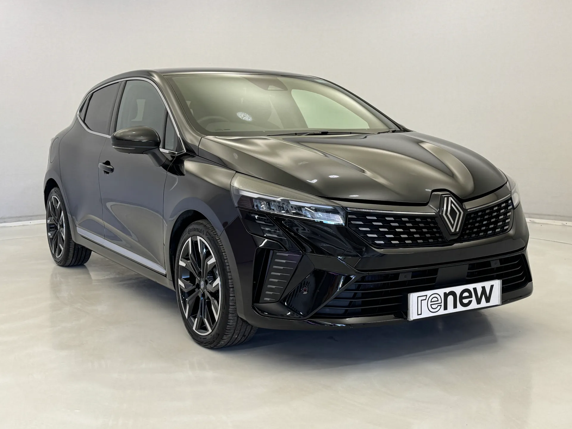 HT24YPX Renault Clio 1.6 E-TECH full hybrid 145 Techno 5dr Auto Image #1