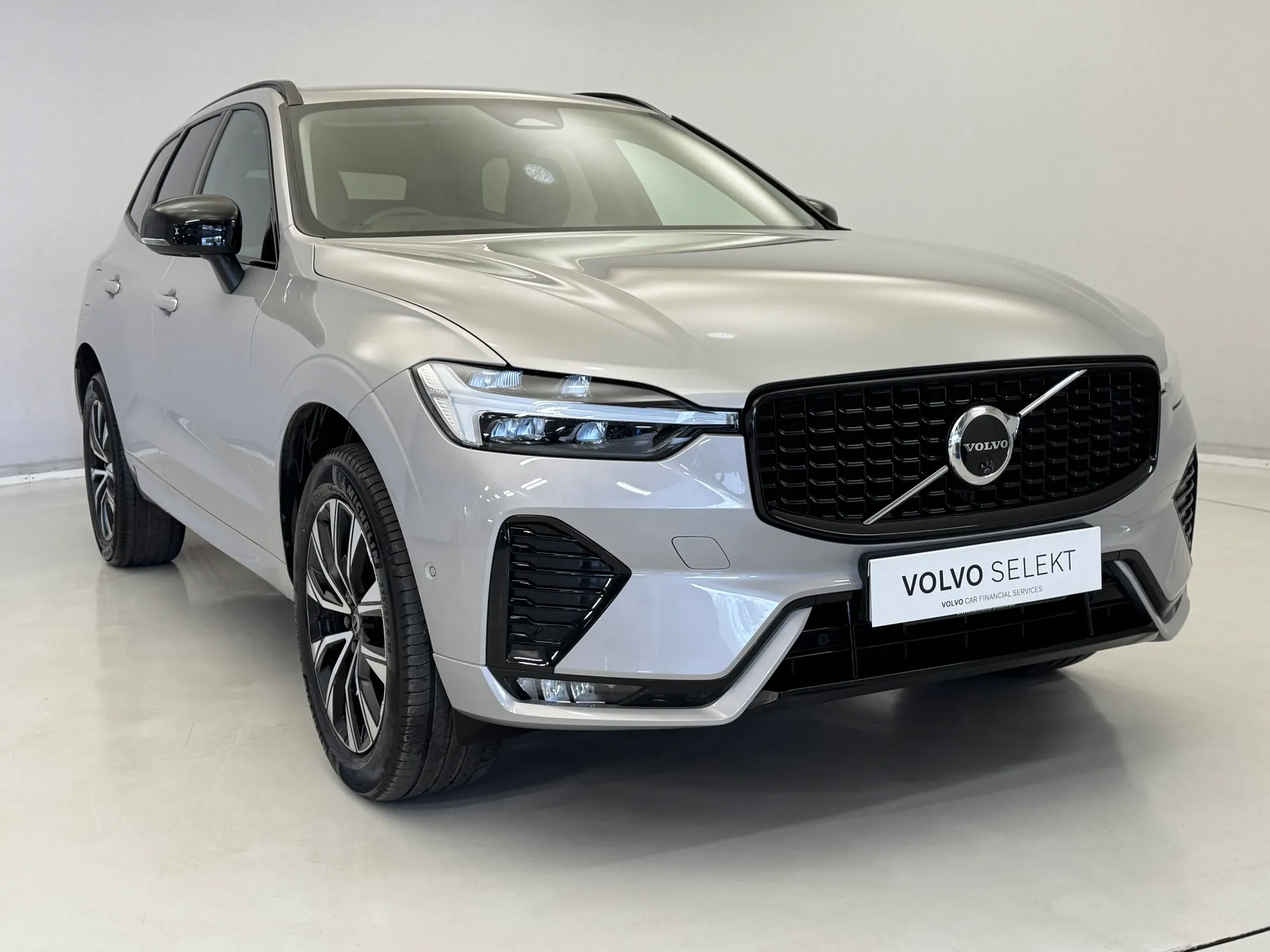 RA74LOH Volvo XC60 2.0 B5P Plus Dark 5dr AWD Geartronic Image #1