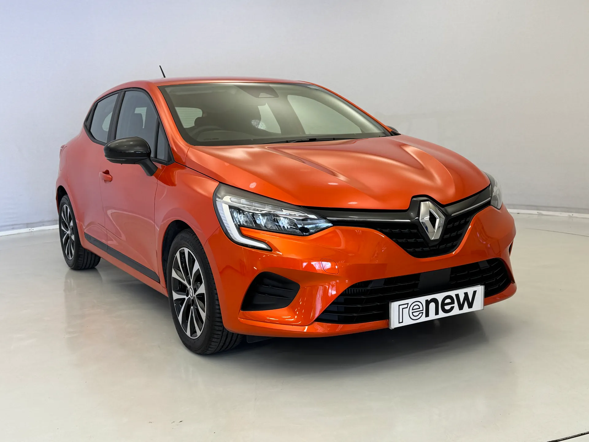 DY73NWU Renault Clio 1.0 TCe 90 Evolution 5dr Image #1