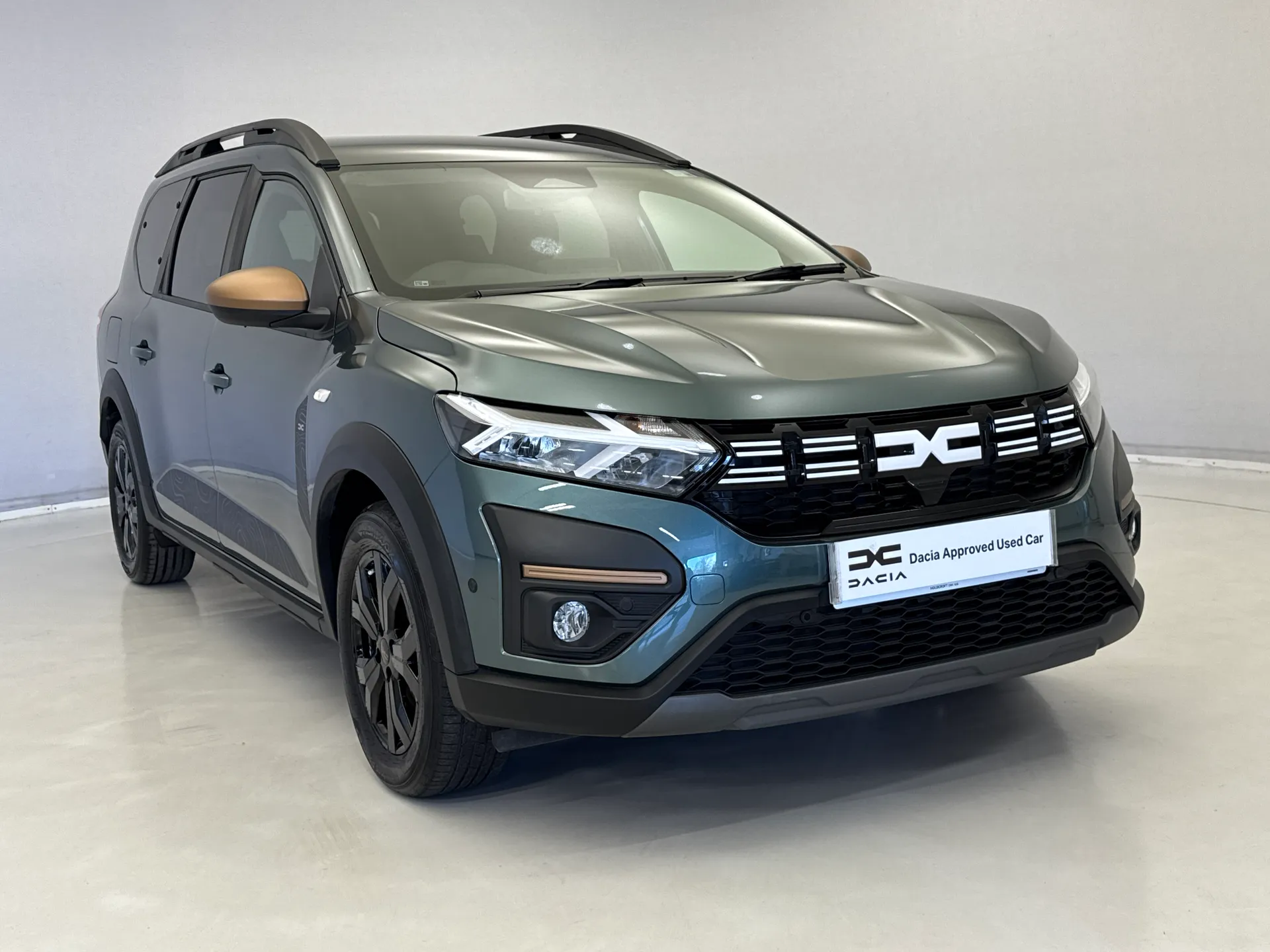 DL25WWY Dacia Jogger 1.6 HEV Extreme 5dr Auto Image #1