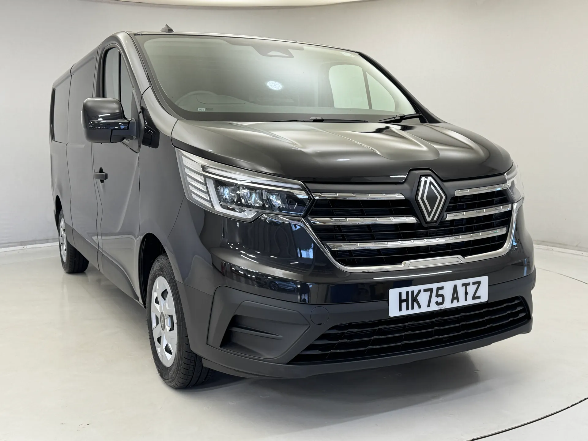 HK75ATZ Renault Trafic LL30 Blue dCi 130 Advance [Safety] Van Image #1