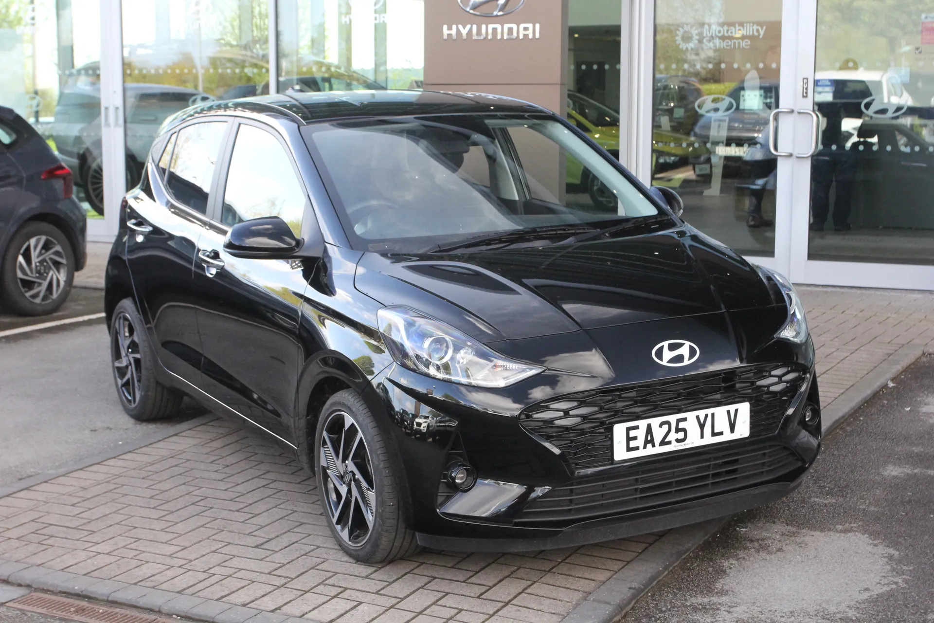 EA25YLV Hyundai i10 1.0 [63] Premium 5dr Auto [Nav] Image #1