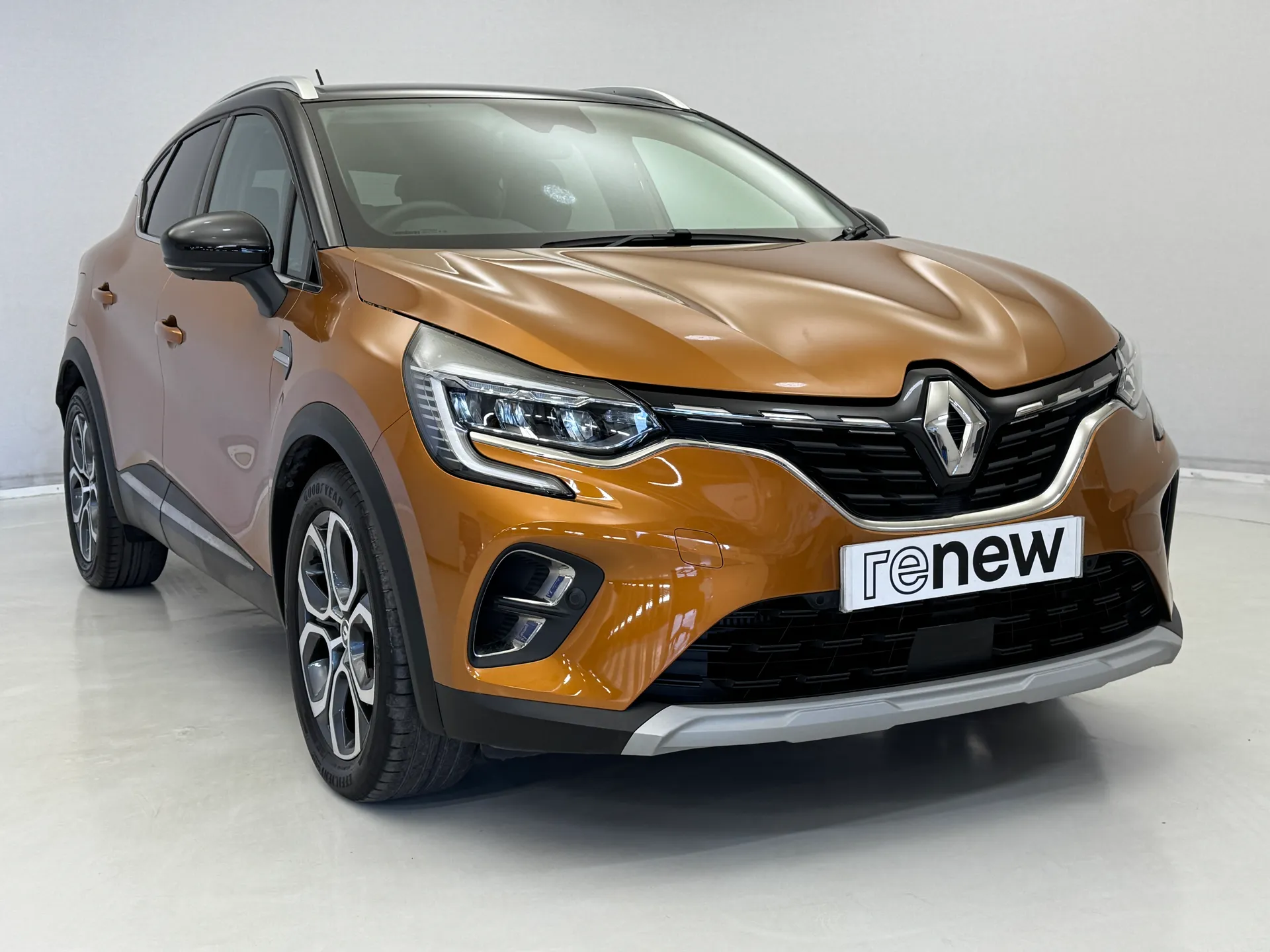 DV22XYB Renault Captur 1.3 TCE 140 SE Edition 5dr Image #1