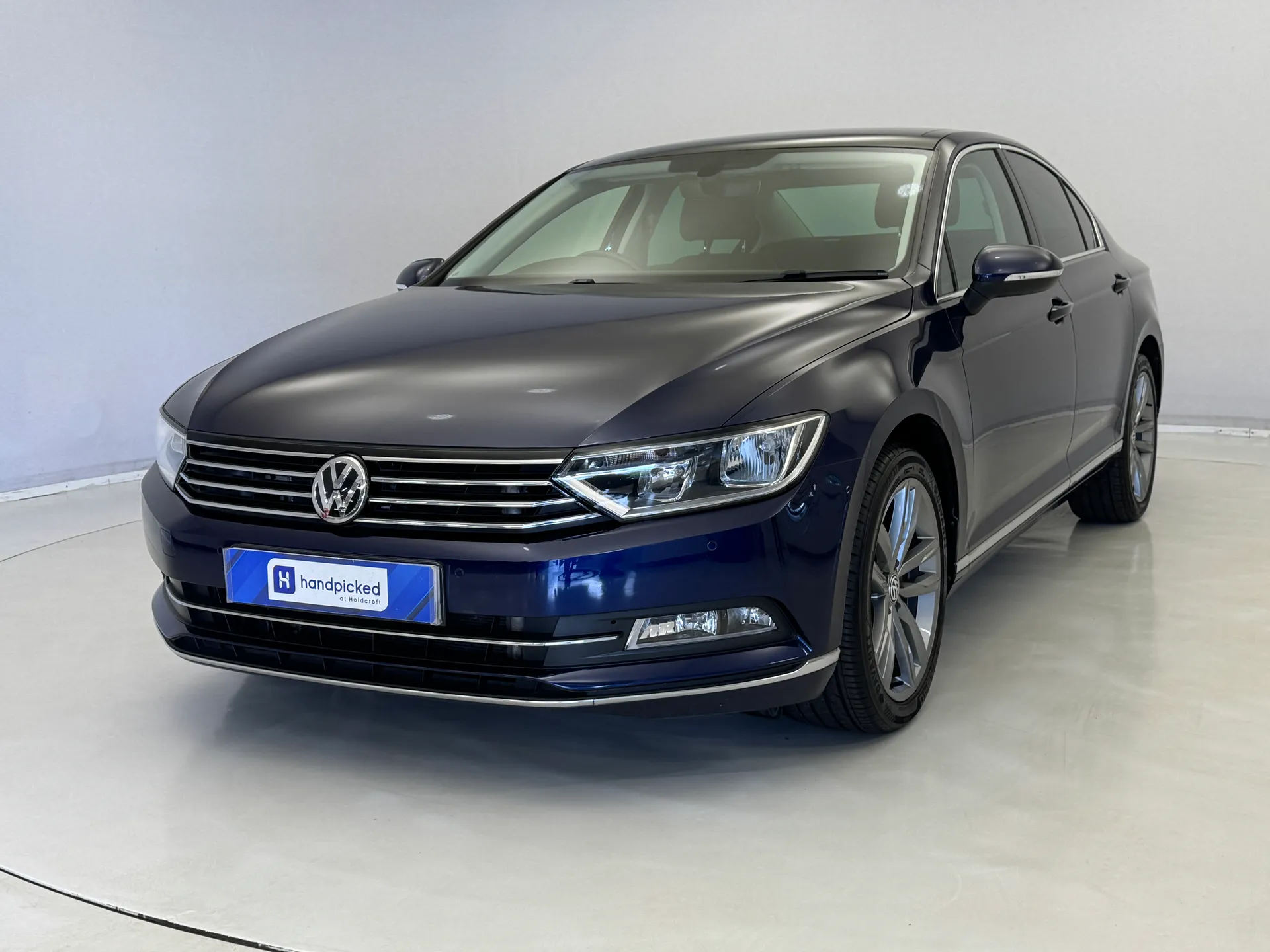 MD17FBC Volkswagen Passat 2.0 TDI GT 4dr [Panoramic Roof] Image #1