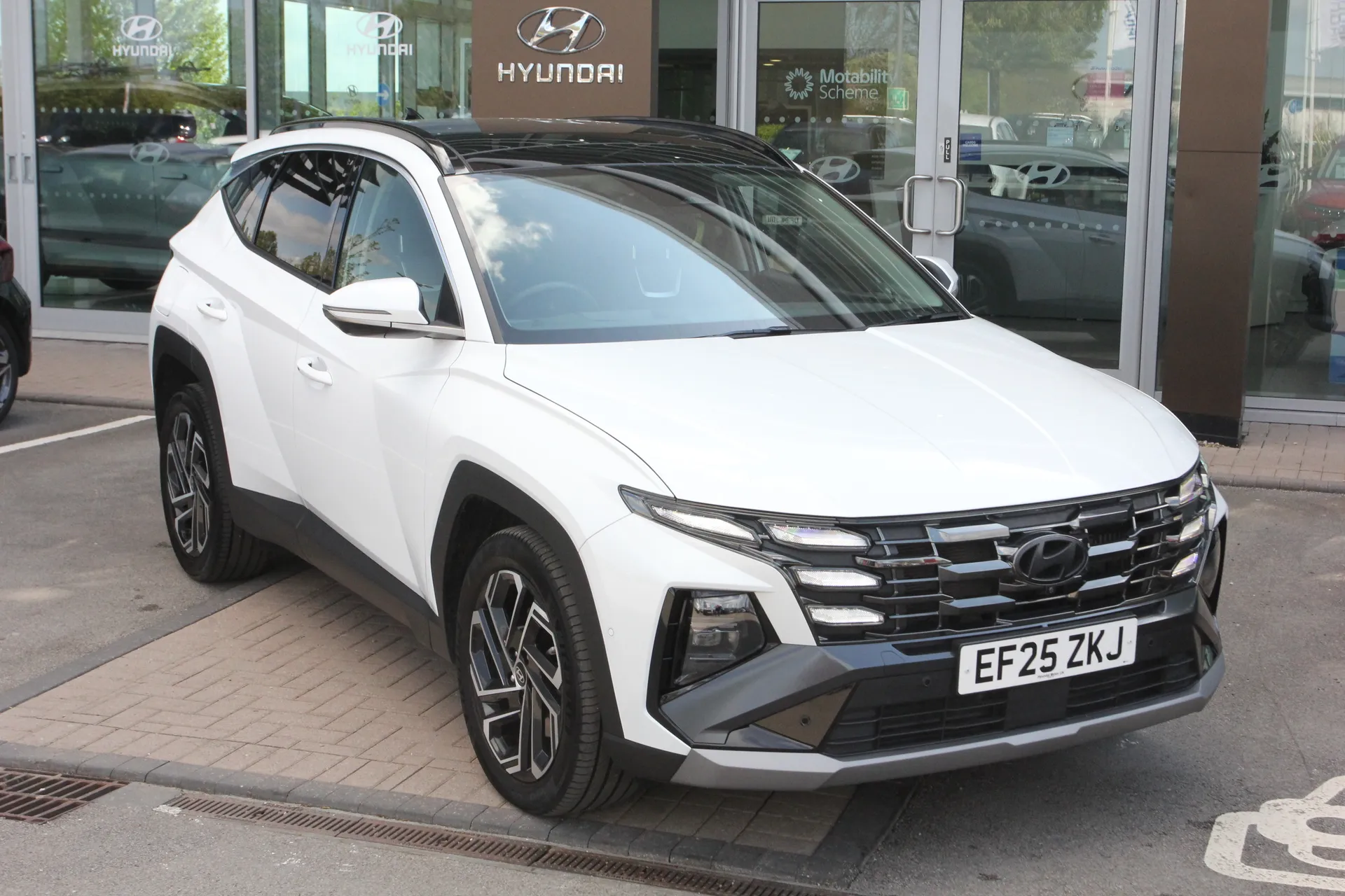 EF25ZKJ Hyundai Tucson 1.6T Plug-in Hybrid Ultimate 5dr Auto Image #1