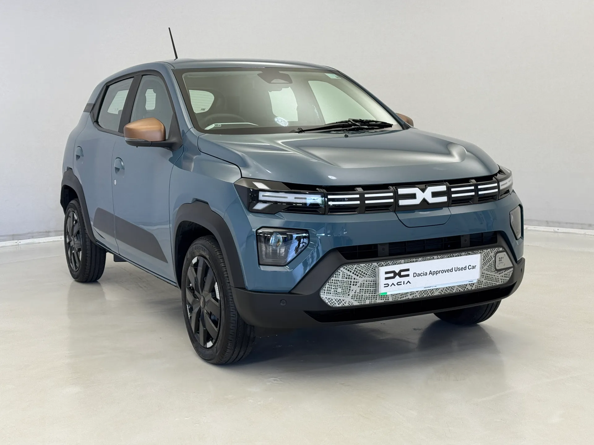 DT74FXS Dacia Spring 27kWh Extreme 65 48kW 5dr Auto Image #1