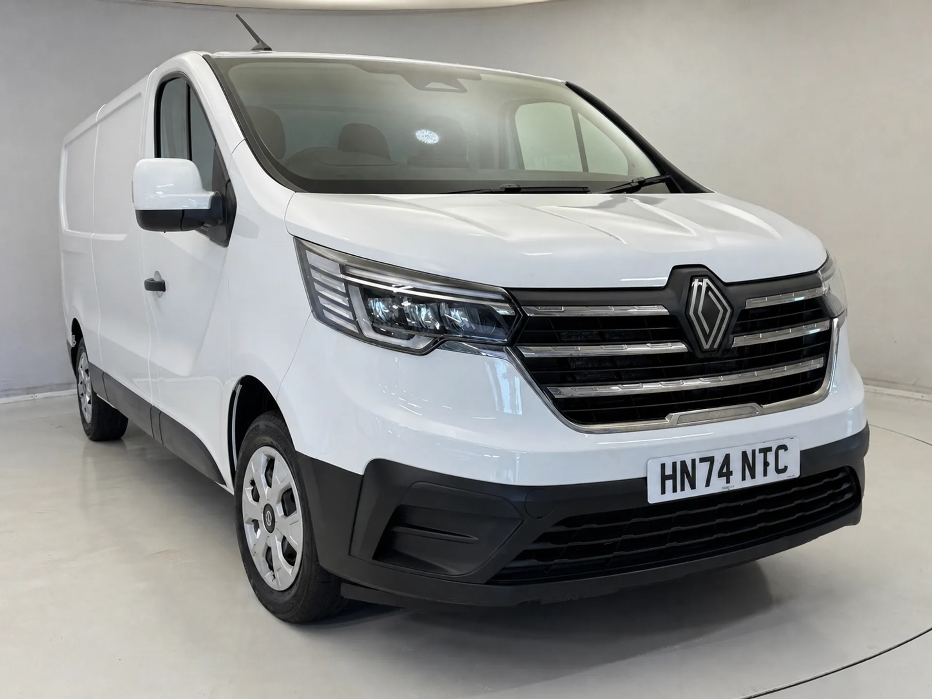 HN74NTC Renault Trafic LL30 Blue dCi 130 Advance [Safety] Van Image #1