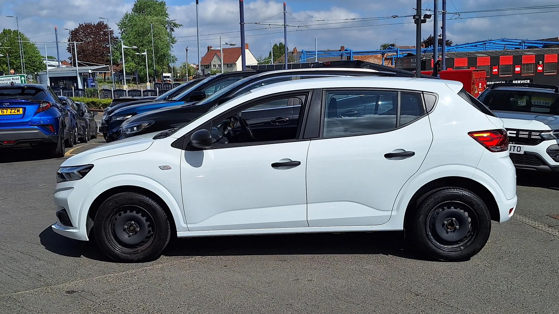 FL22RZF Dacia Sandero 1.0 SCe Essential 5dr Image #1