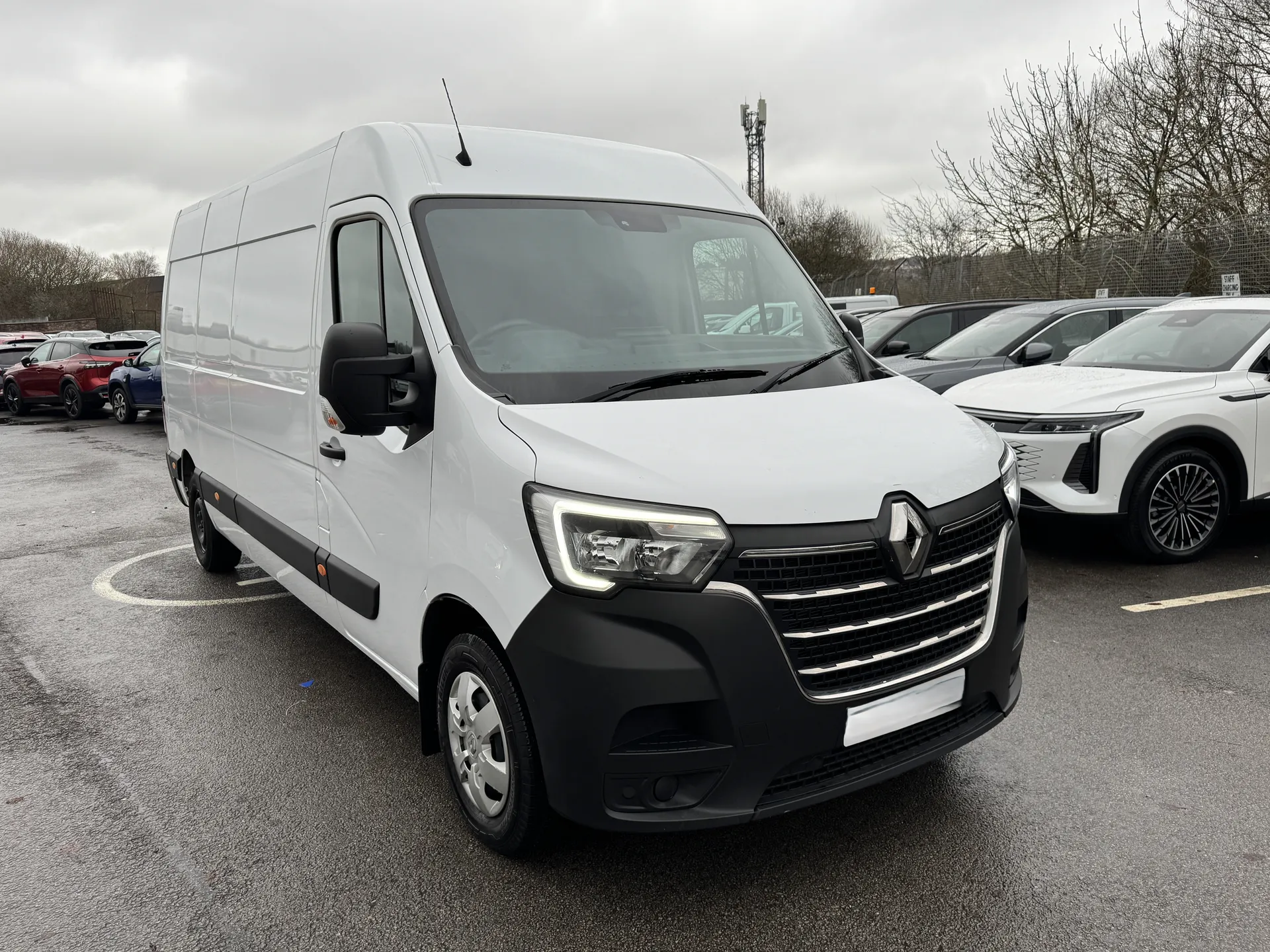 HT23KCG Renault Master LM35dCi 135 Business+ Medium Roof Van Image #1