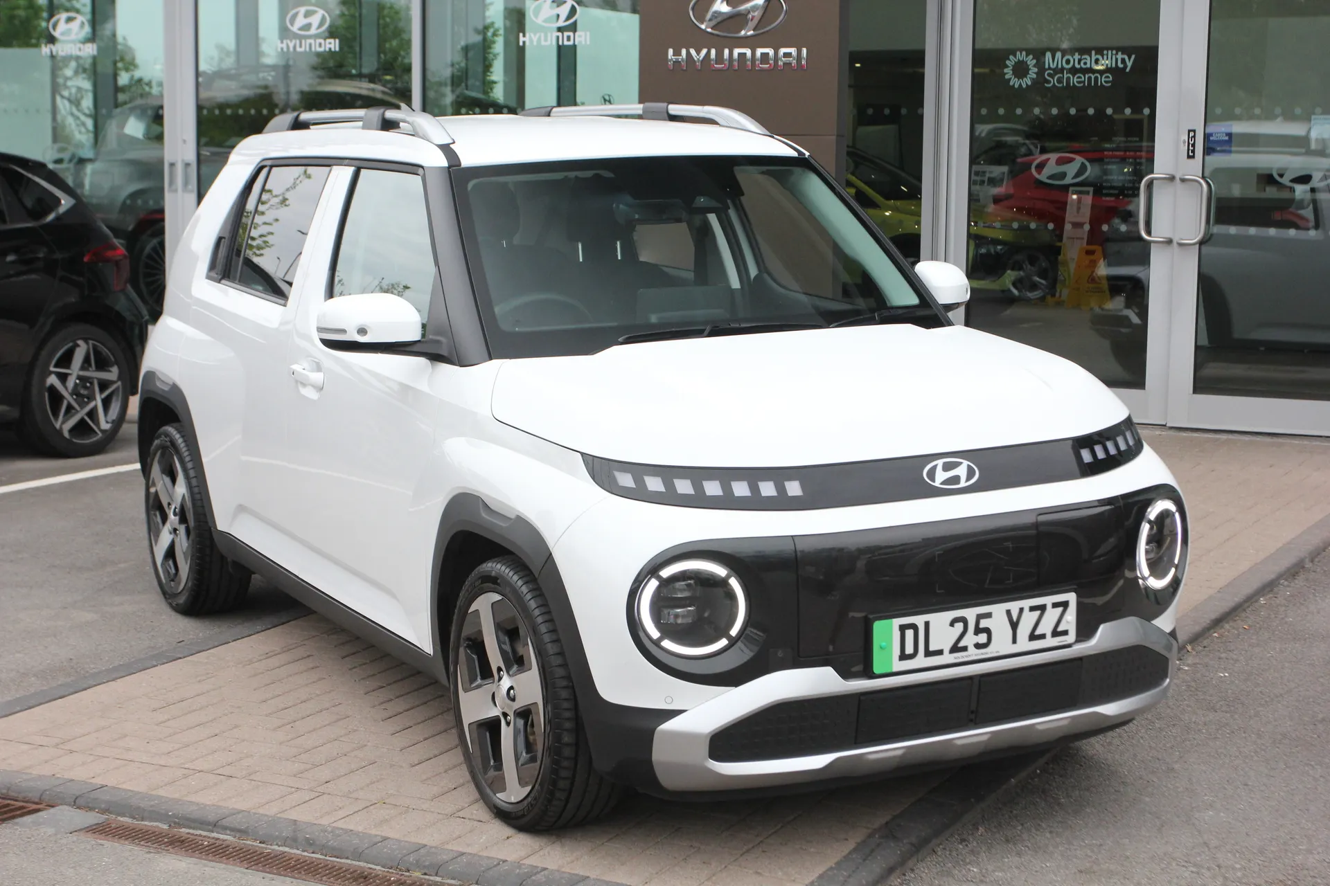 DL25YZZ Hyundai Inster 85kW 02 49kWh 5dr Auto Image #1