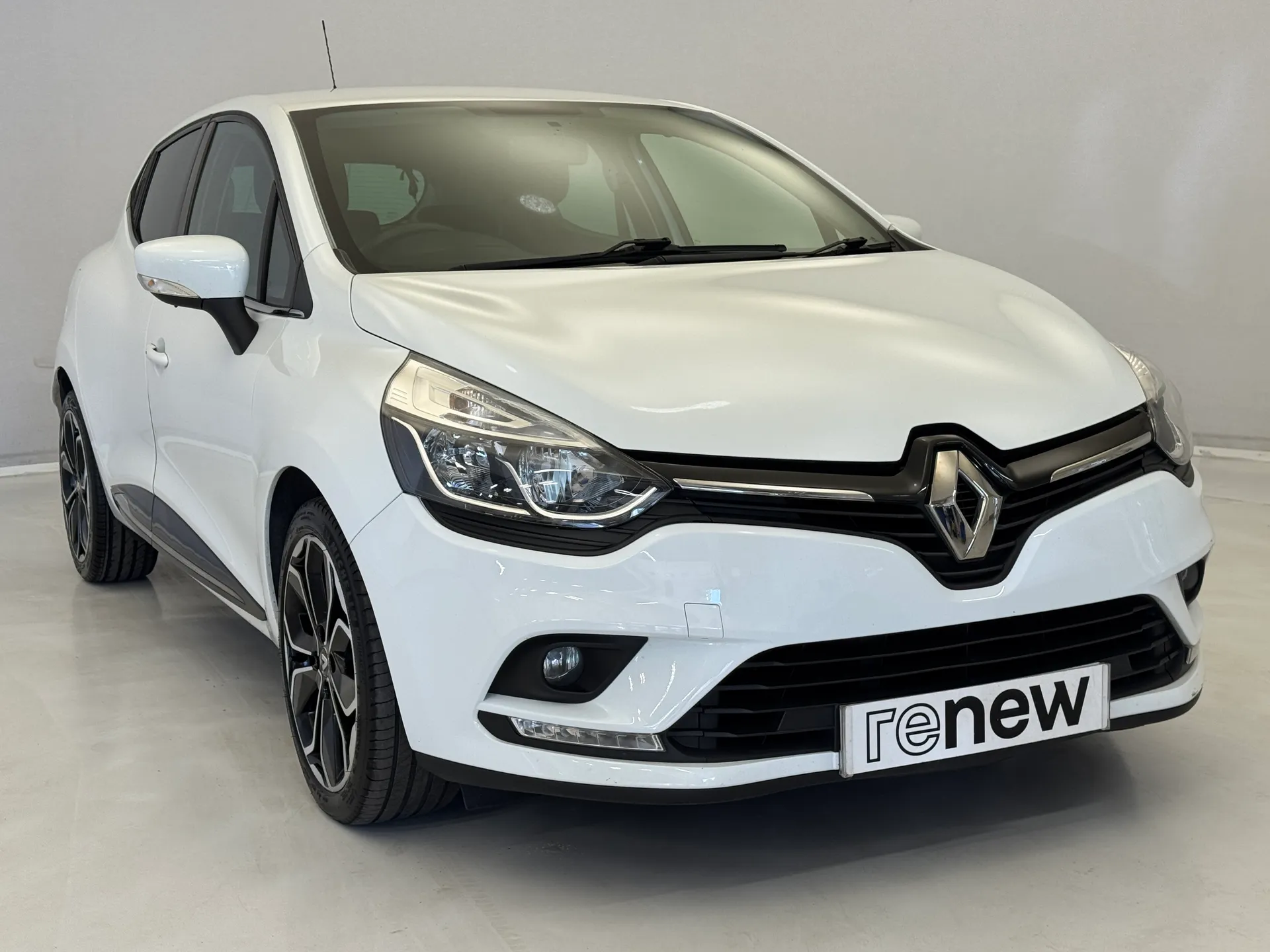 EX68VXY Renault Clio 0.9 TCE 75 Iconic 5dr Image #1