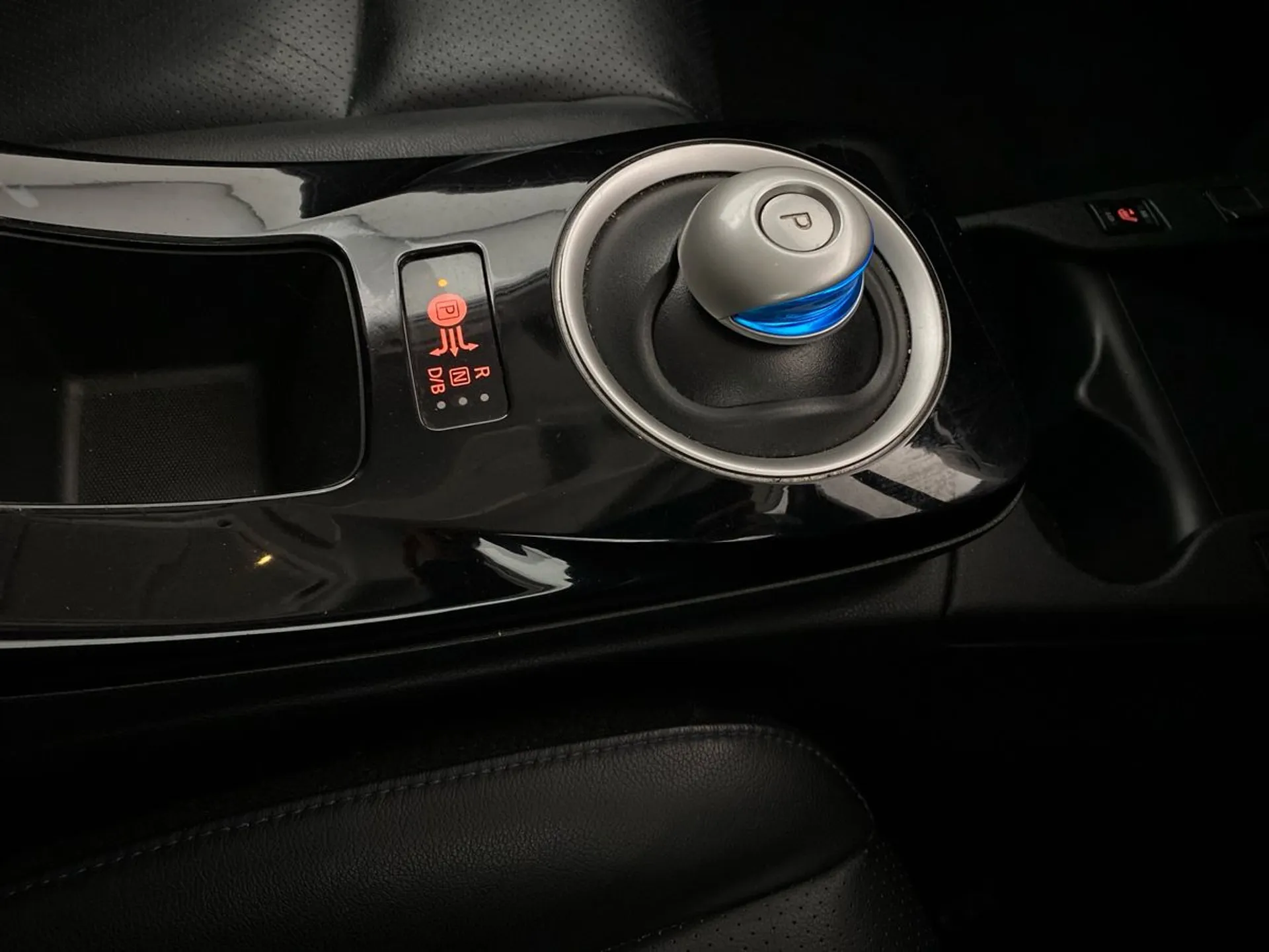 2016 Nissan Leaf thumbnail 15