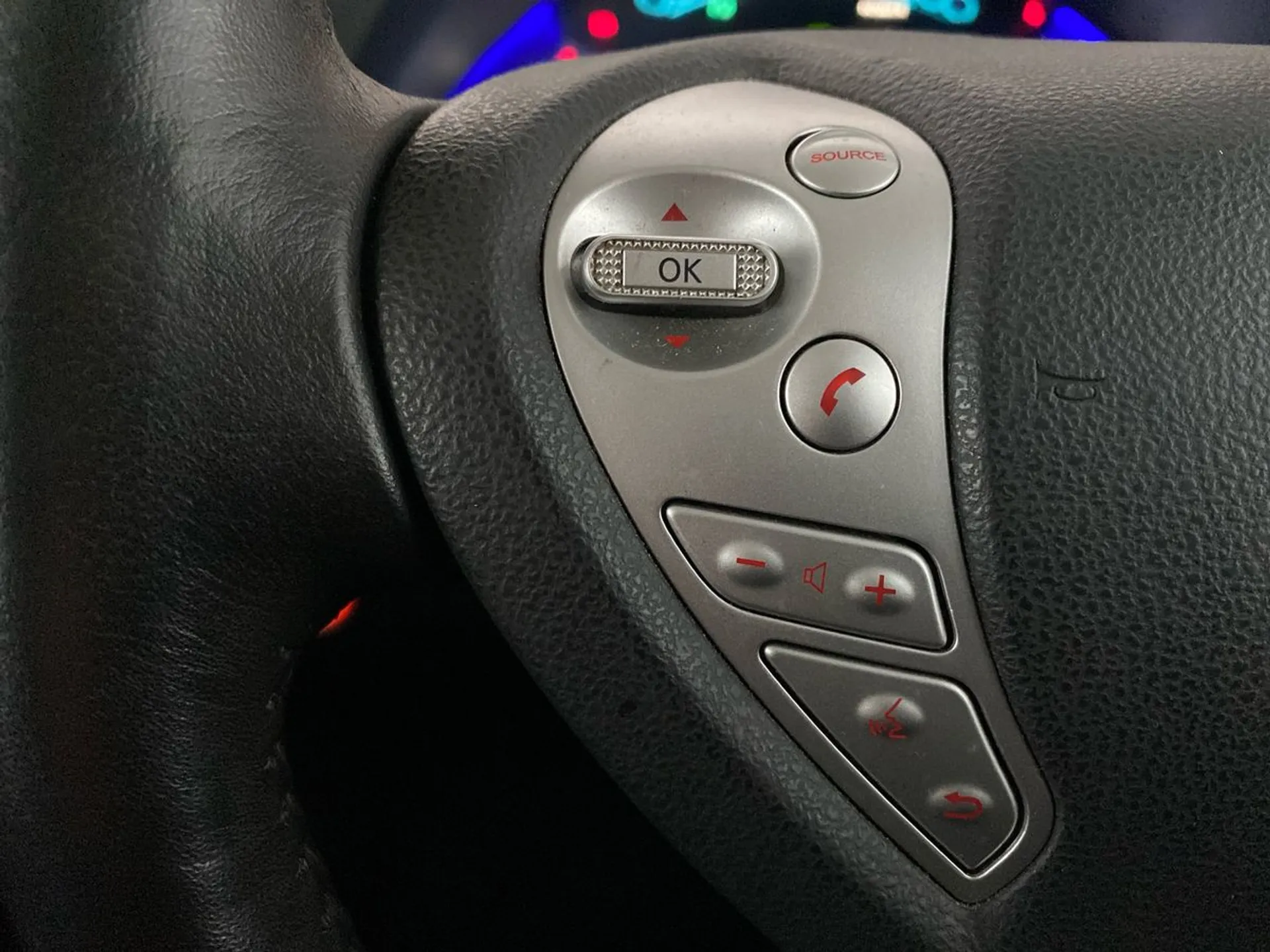 2016 Nissan Leaf thumbnail 18
