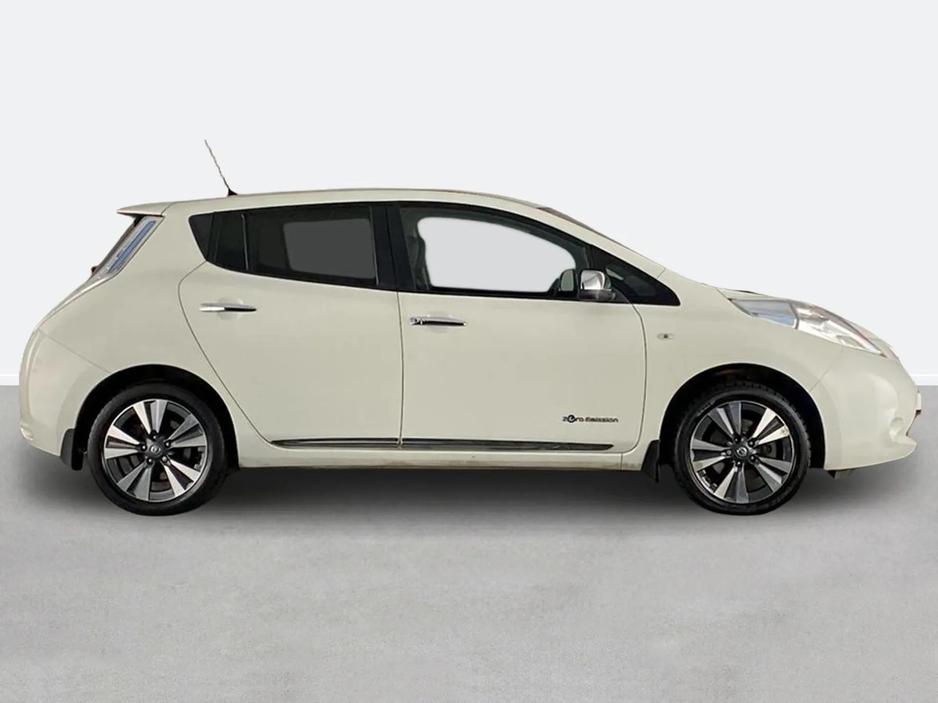 2016 Nissan Leaf thumbnail 2