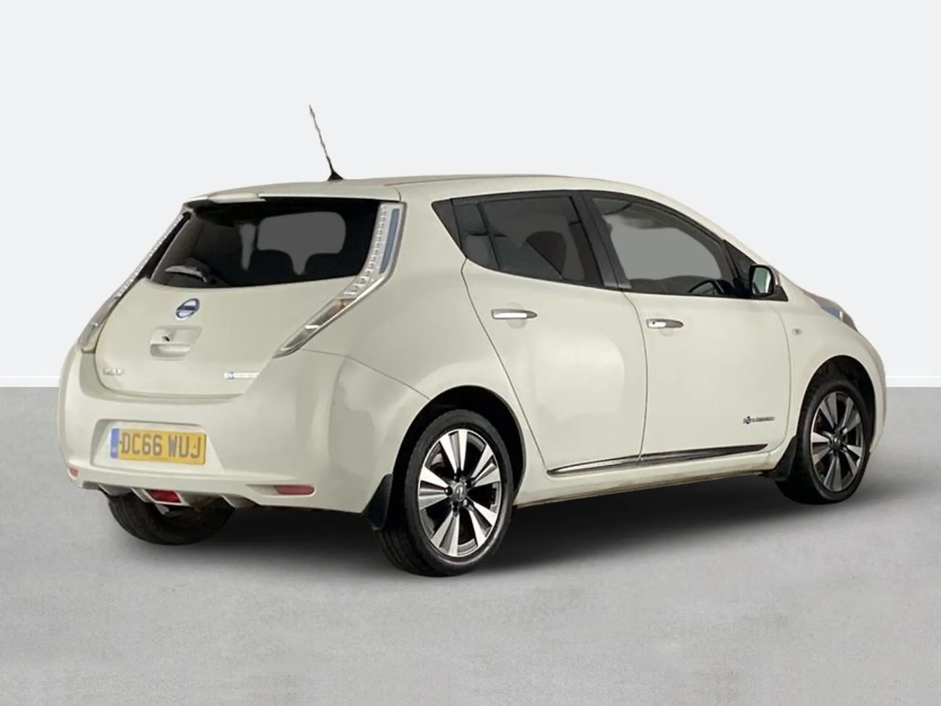 2016 Nissan Leaf thumbnail 3
