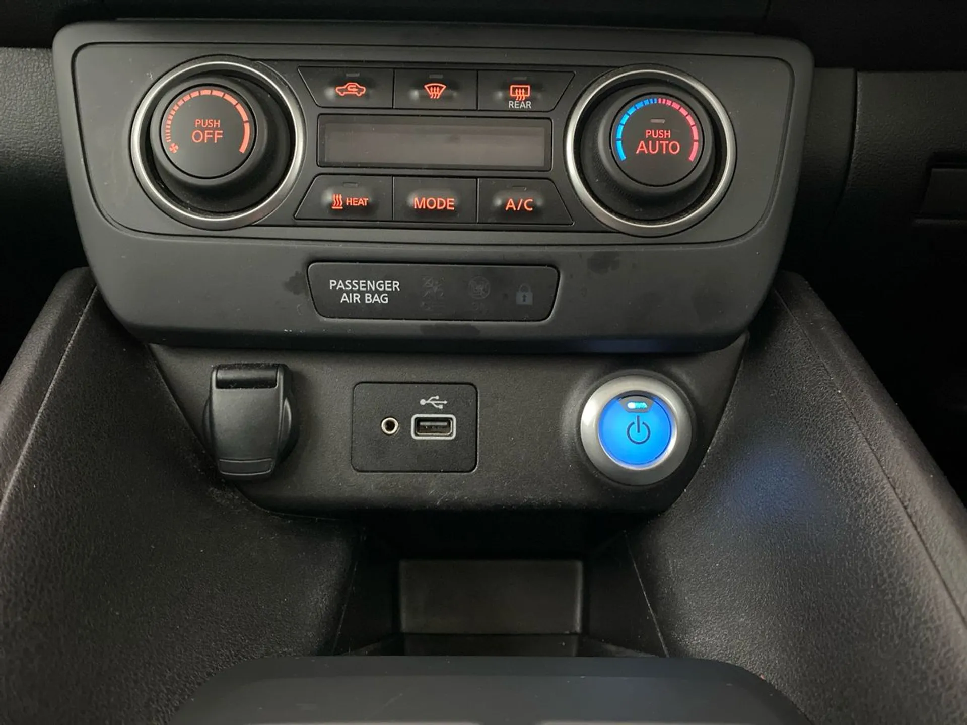 2023 Nissan Leaf thumbnail 18