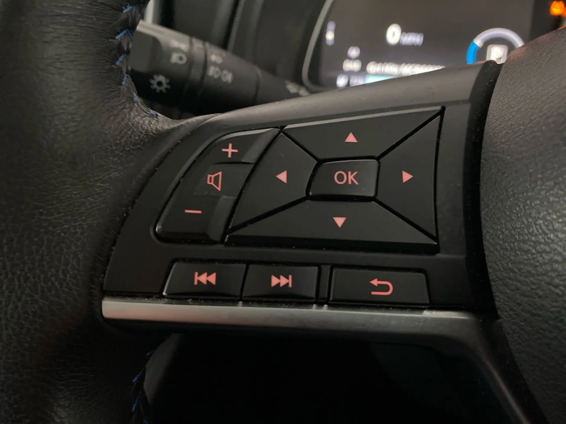 2023 Nissan Leaf thumbnail 19