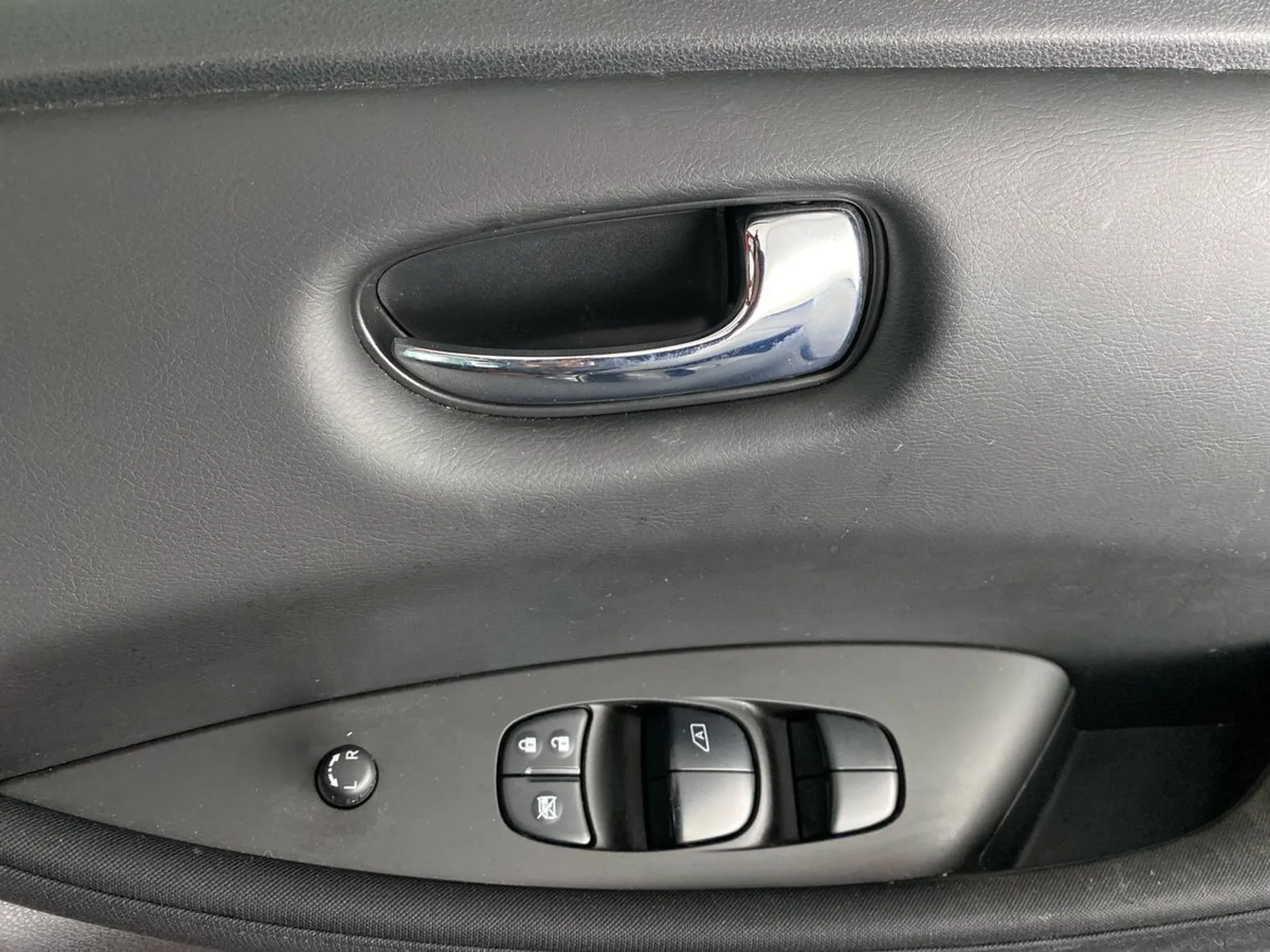 2023 Nissan Leaf thumbnail 23