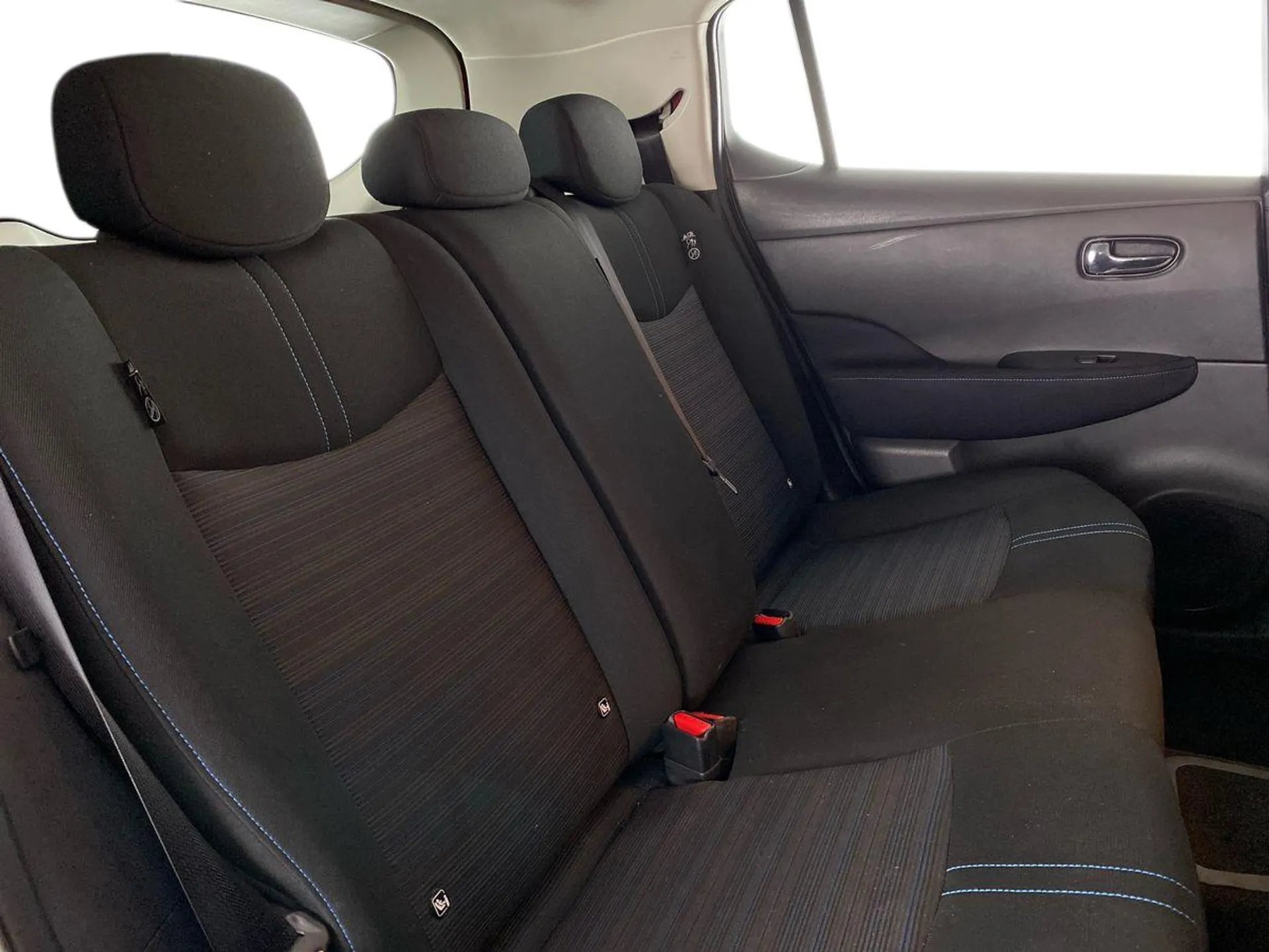2023 Nissan Leaf thumbnail 15