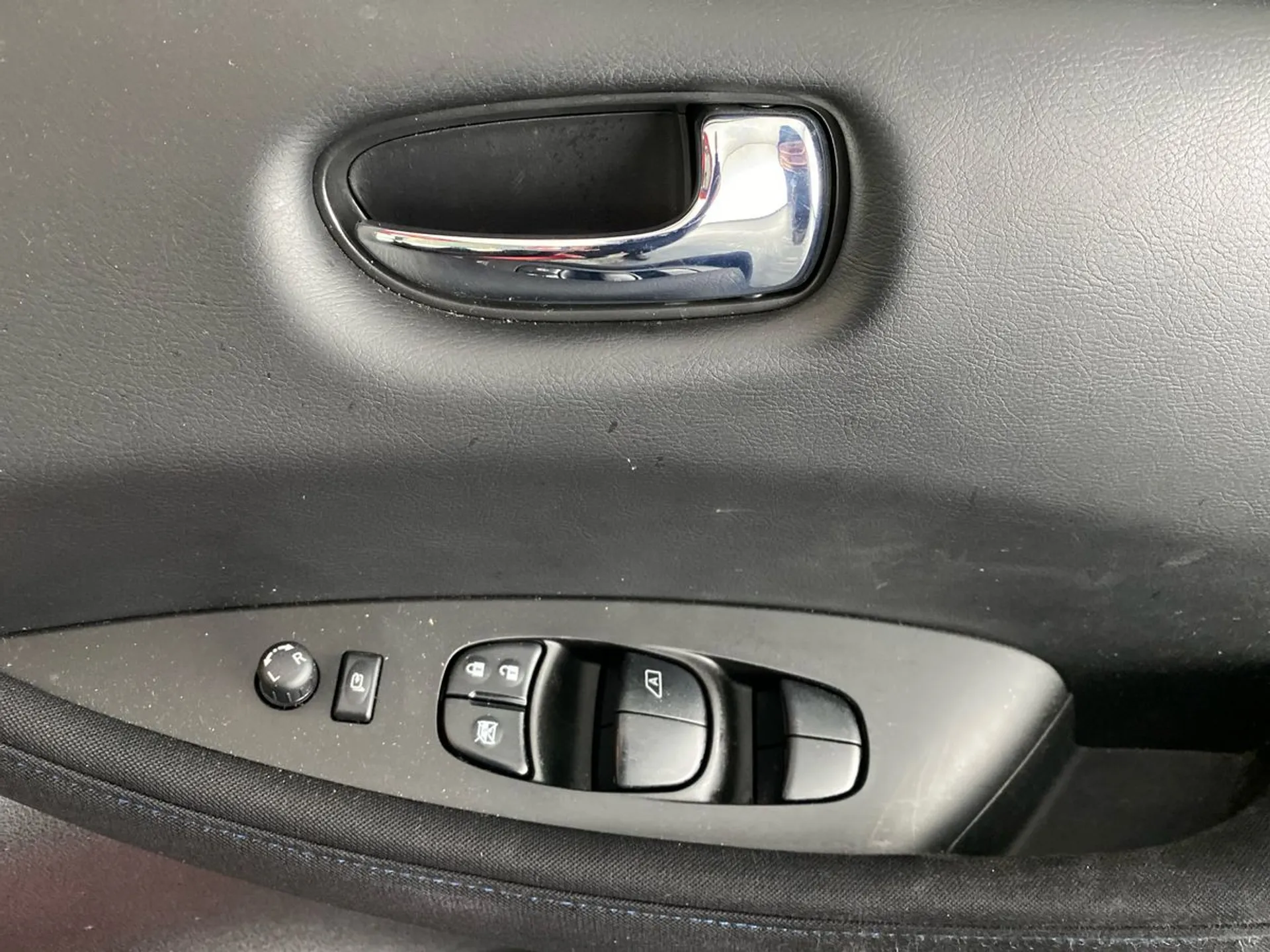 2023 Nissan Leaf thumbnail 24
