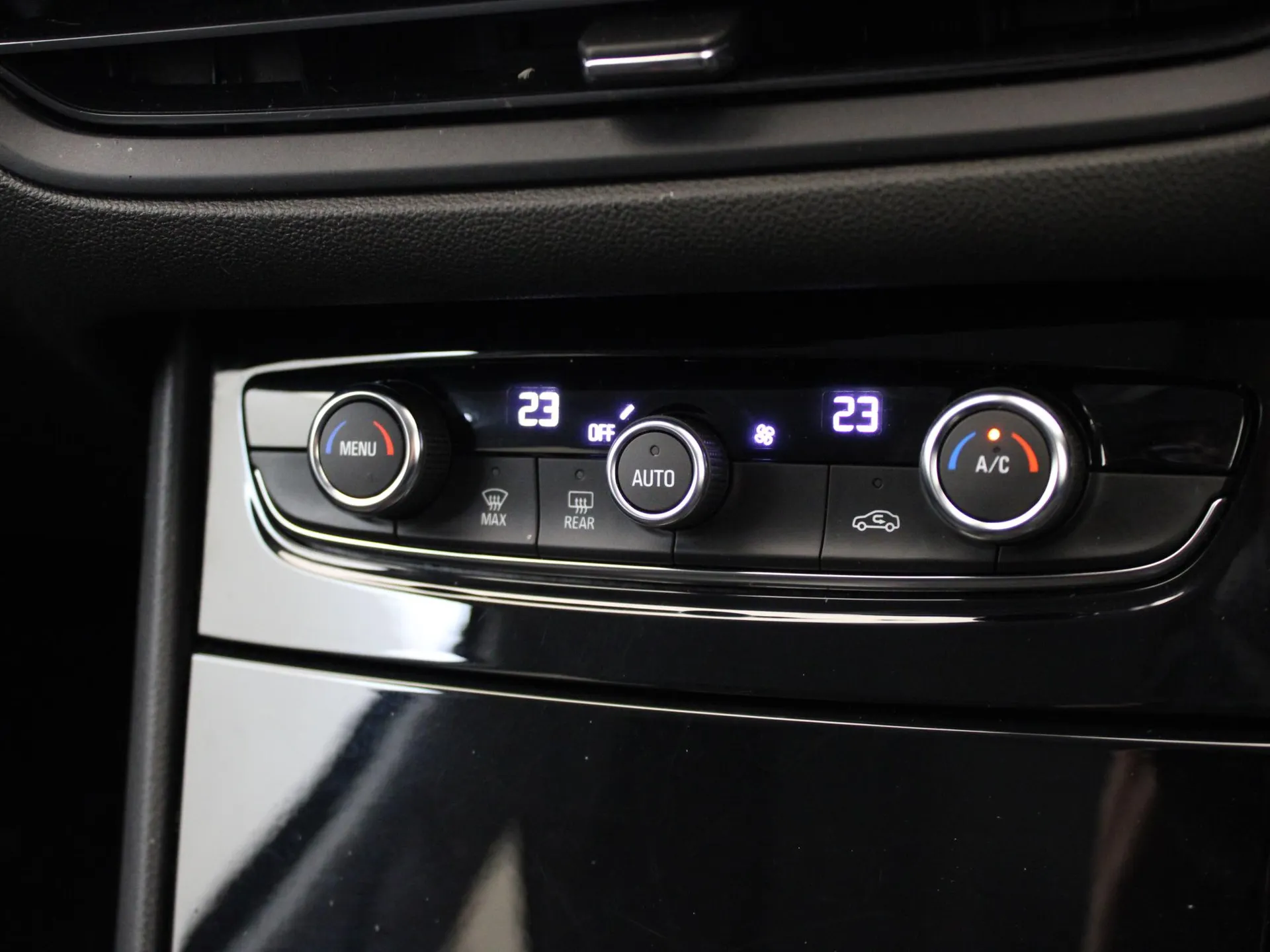 2023 Vauxhall Grandland thumbnail 24