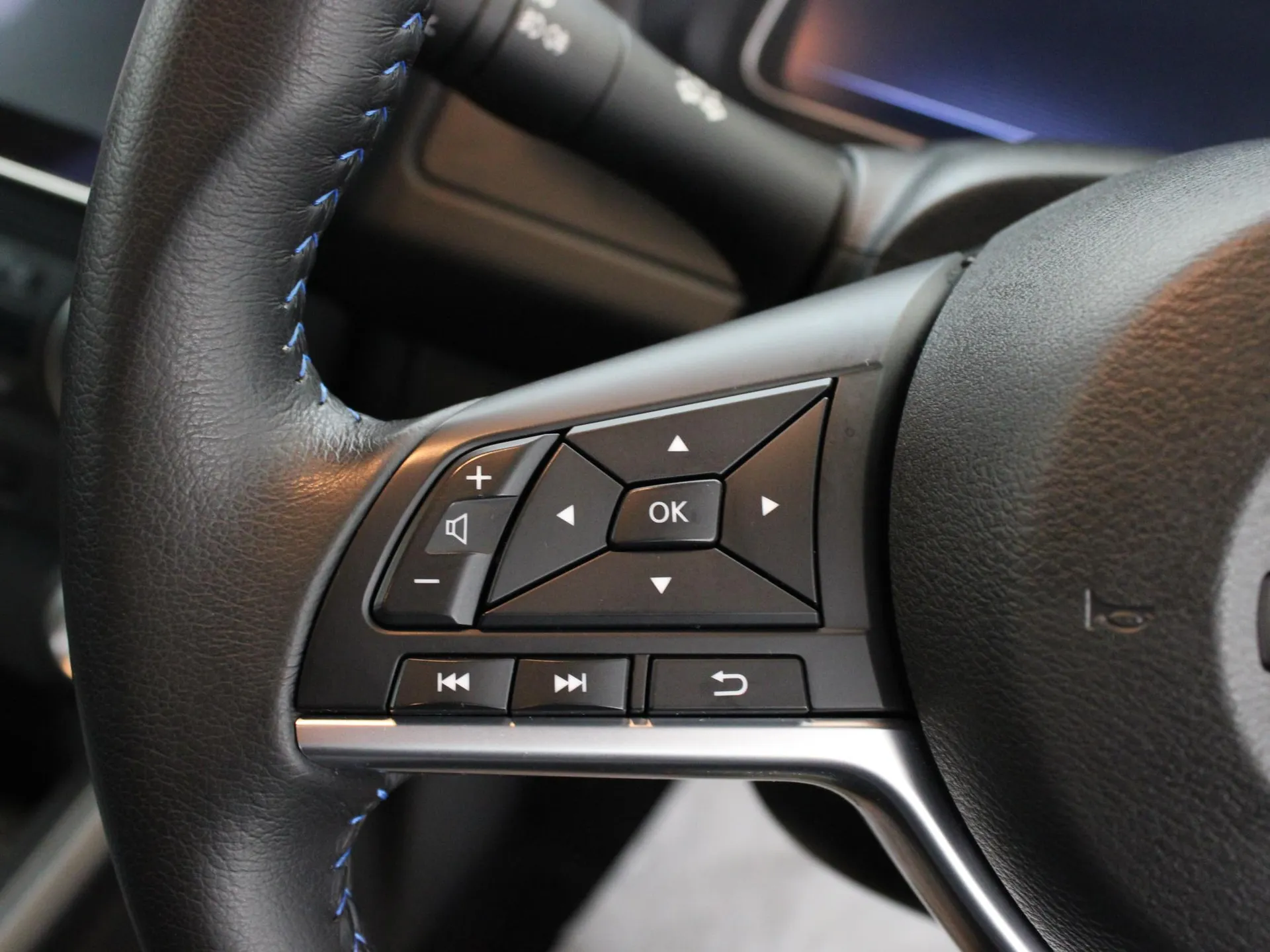 2022 Nissan Leaf thumbnail 16
