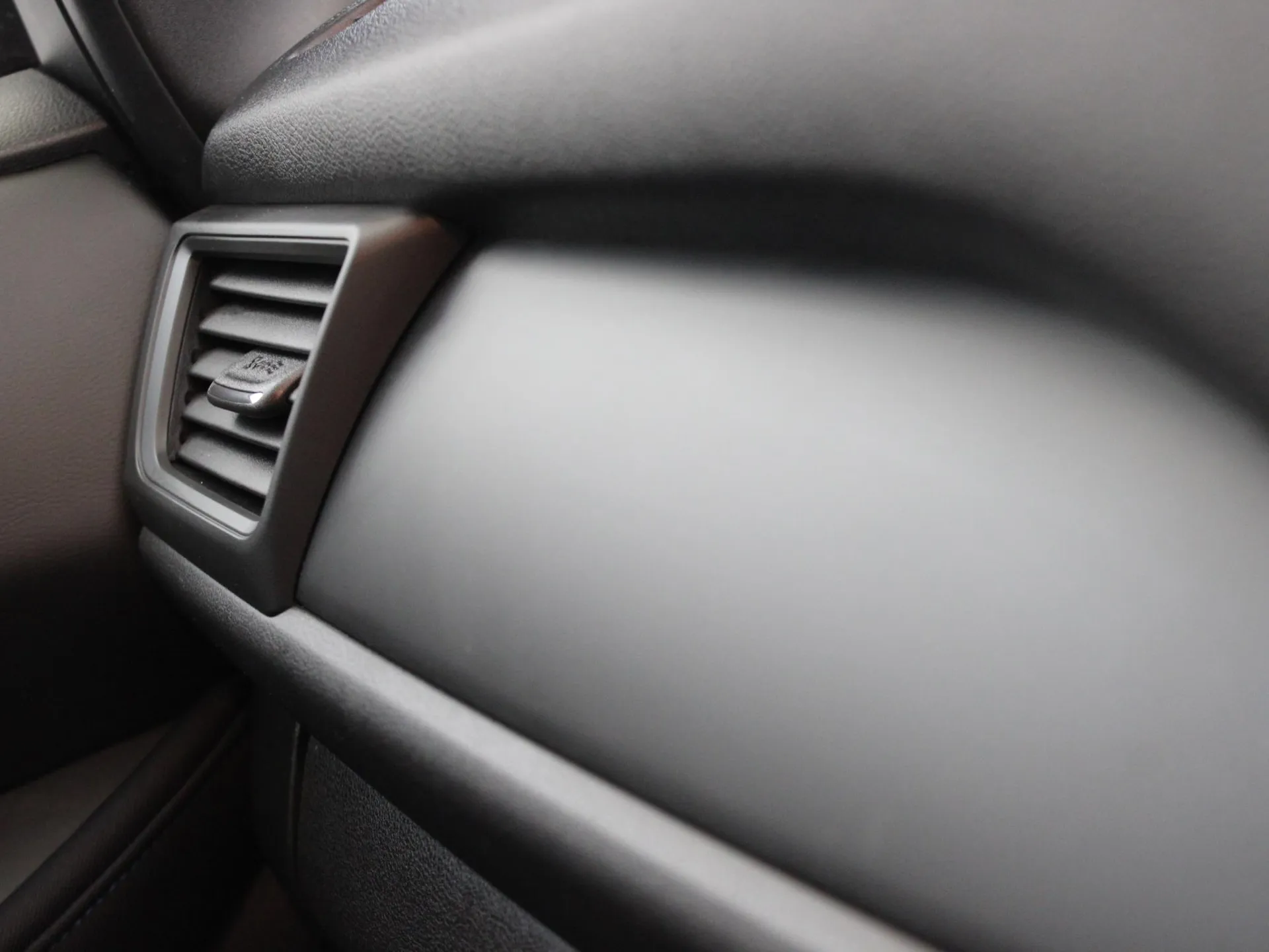 2022 Nissan Leaf thumbnail 23