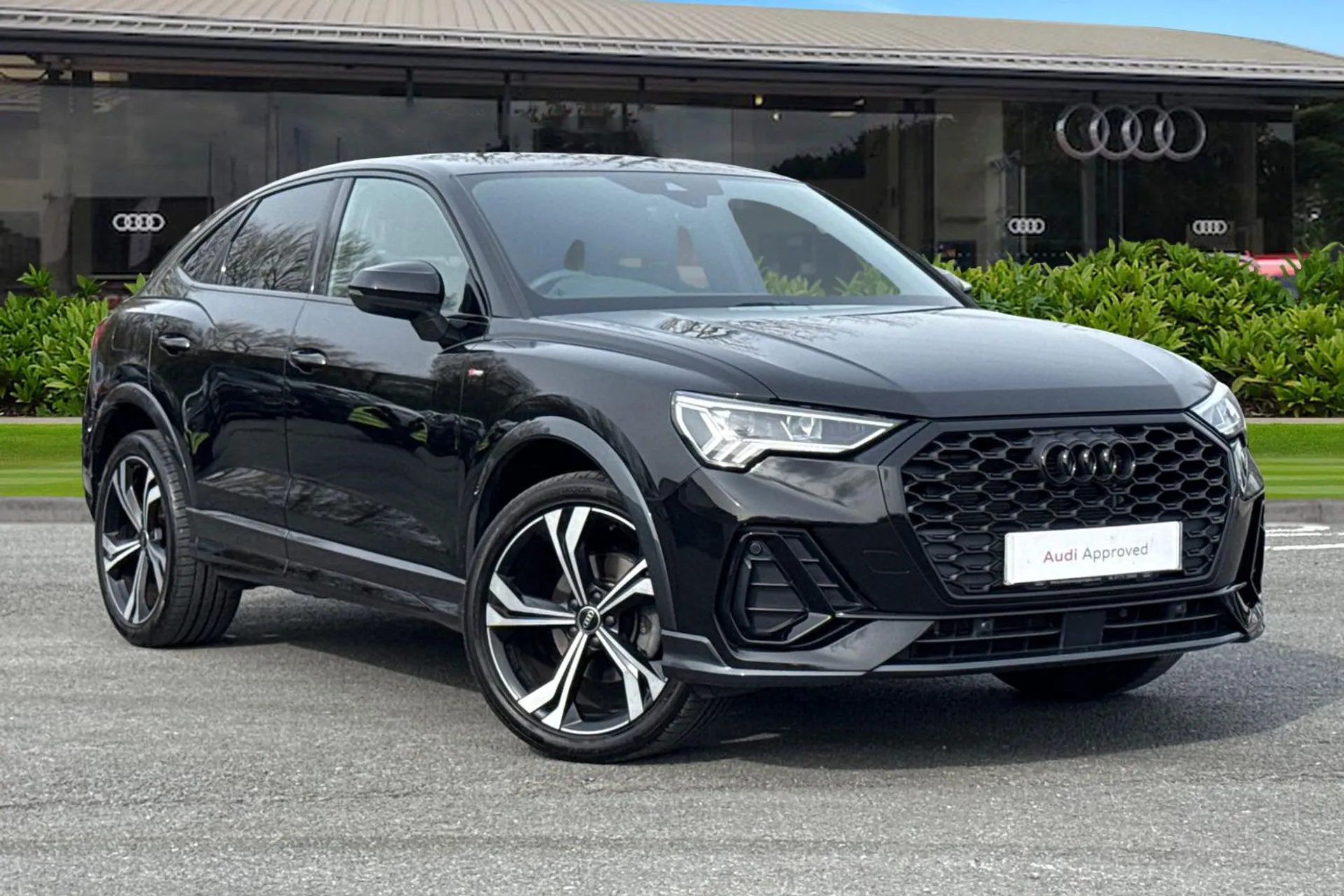 PK24OGV Audi Q3 Black Edition 35 TFSI 150 PS S tronic Image #1