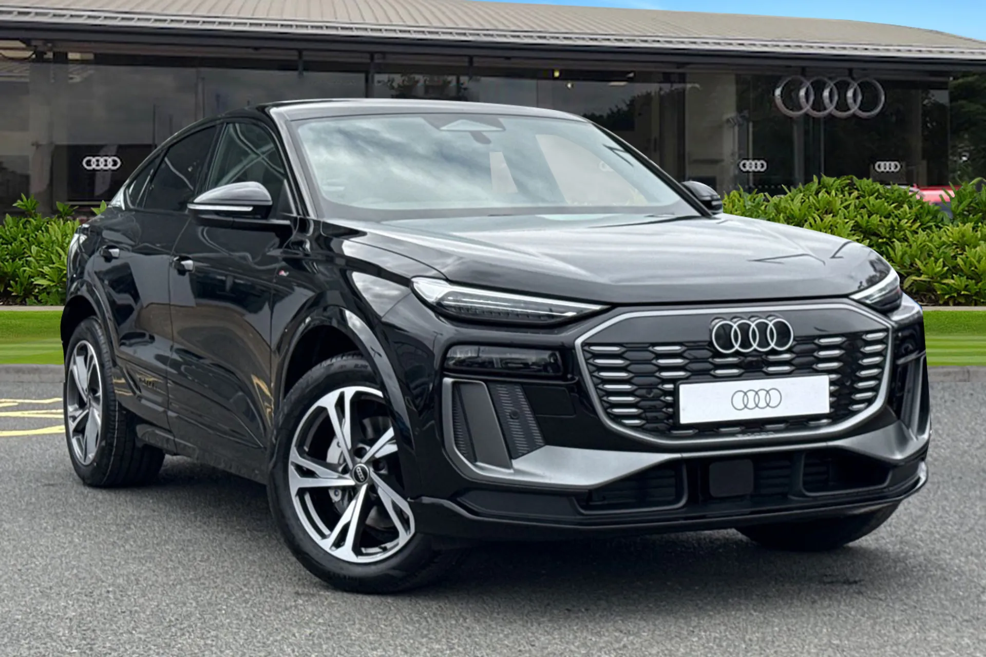  Audi Q6 E-Tron 83kWh S line Sportback Auto 5dr Image #1