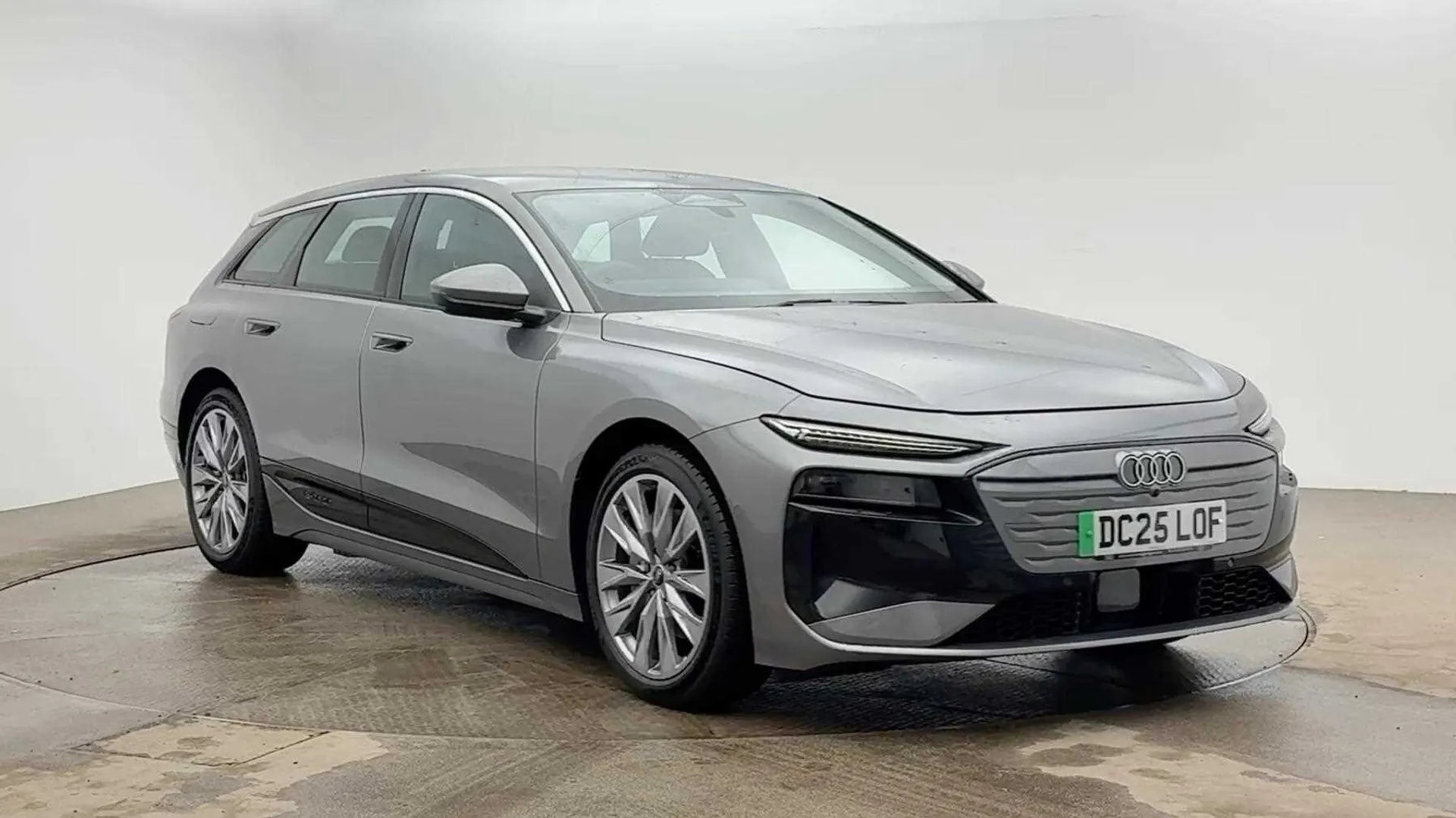 DC25LOF Audi A6 E-Tron Avant 100kWh Performance Sport Auto 5dr Image #1