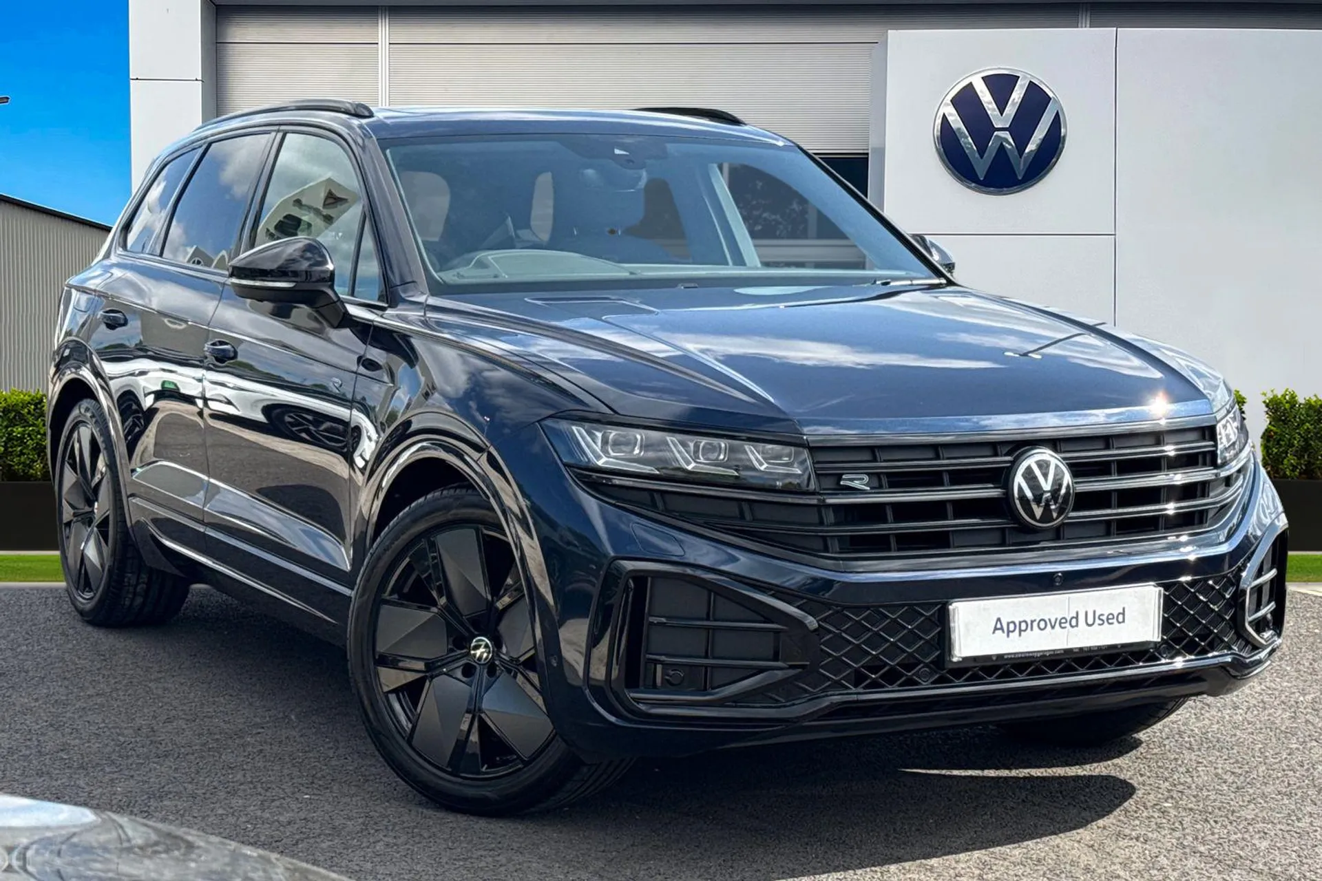 MJ75JFG Volkswagen Touareg 3.0 V6 TDI 4Motion 286 Black Edition 5dr Tip Auto **TOW BAR, DRIVER PACK** Image #1
