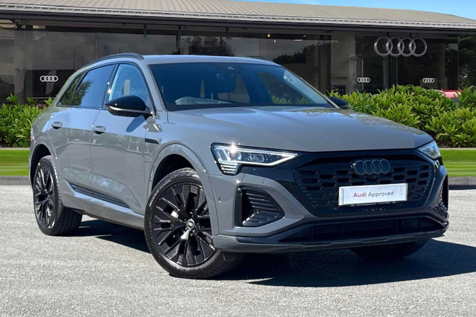 PG23LTO Audi Q8 300kW 55 Quattro 114kWh Black Edition 5dr Auto Image #1