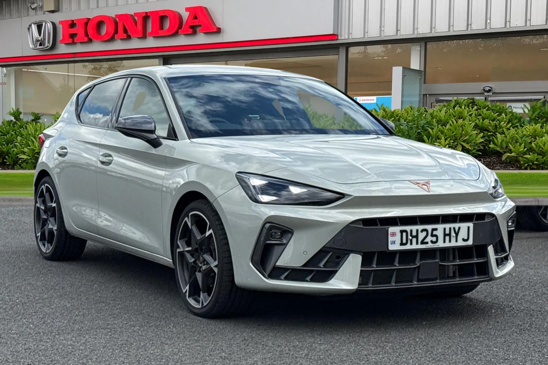 DH25HYJ CUPRA Leon 1.5 eTSI 150 V2 5dr DSG in stock at Swansway Honda ...
