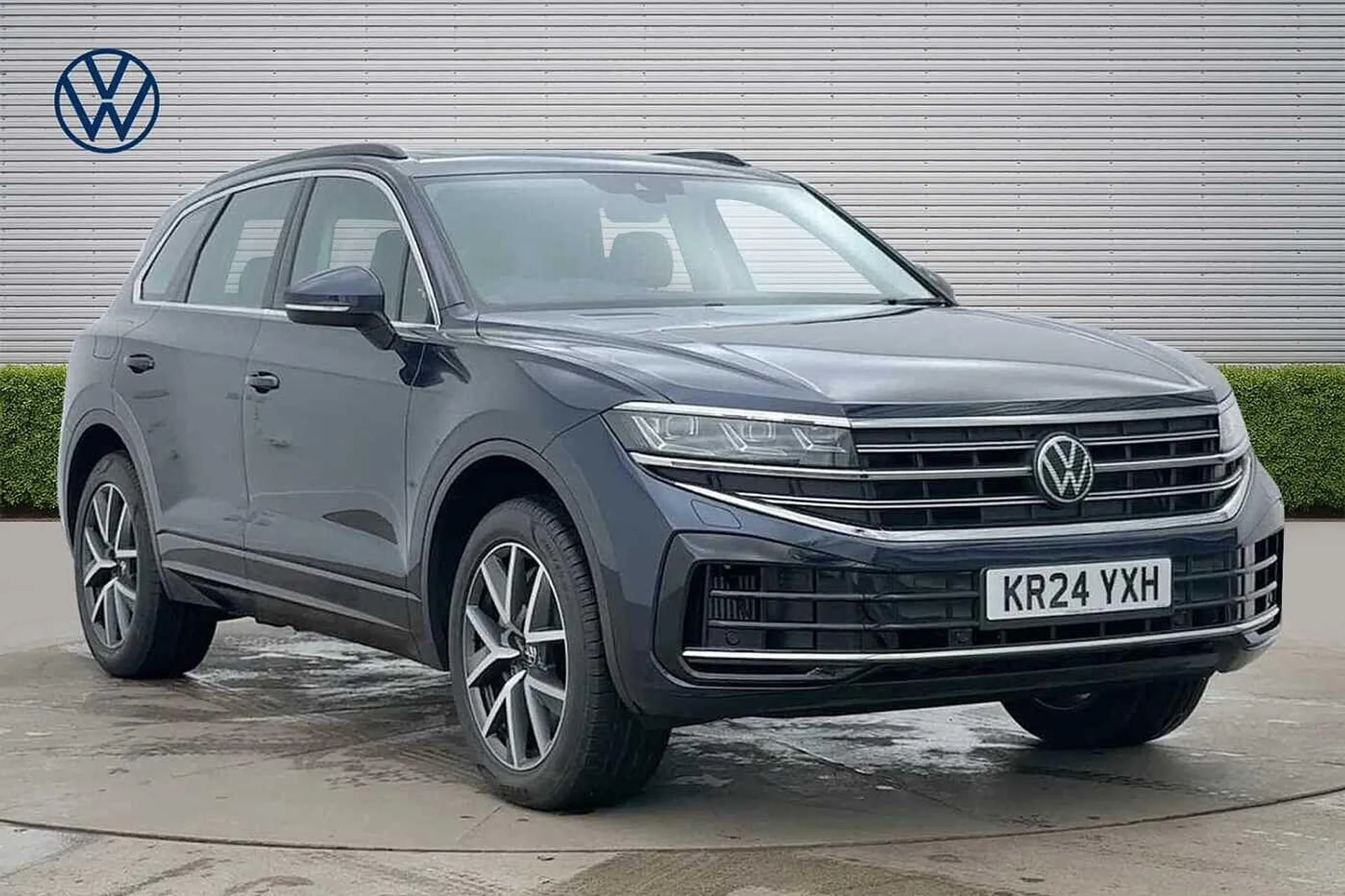 KR24YXH Volkswagen Touareg 3.0 TSI eHybrid 4Motion Elegance 5dr Tip Auto**VAT QUALIFYING** Image #1