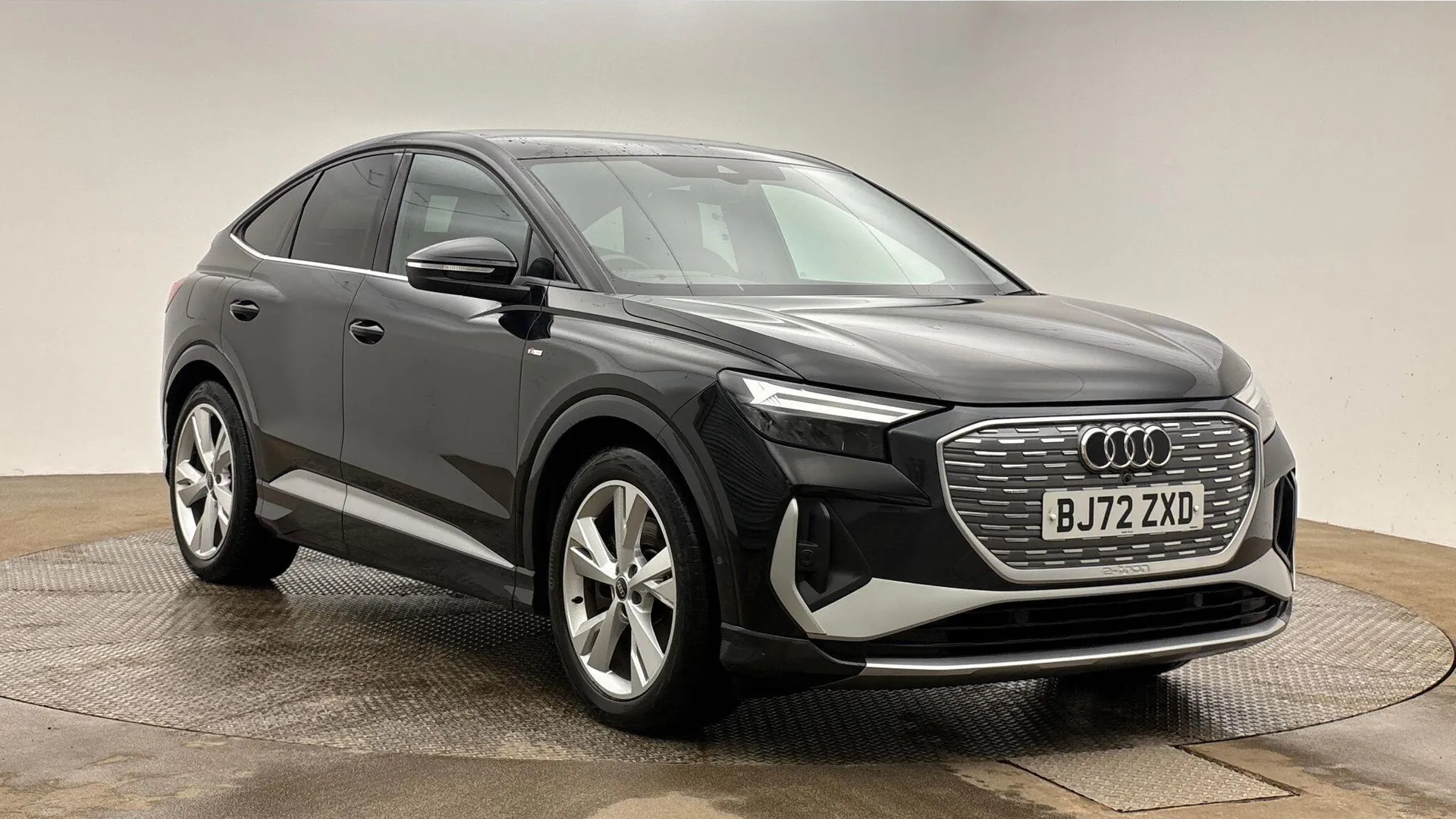 BJ72ZXD Audi Q4 e-tron Q4 Sportback S line 50 e-tron quattro 220,00 kW Image #1