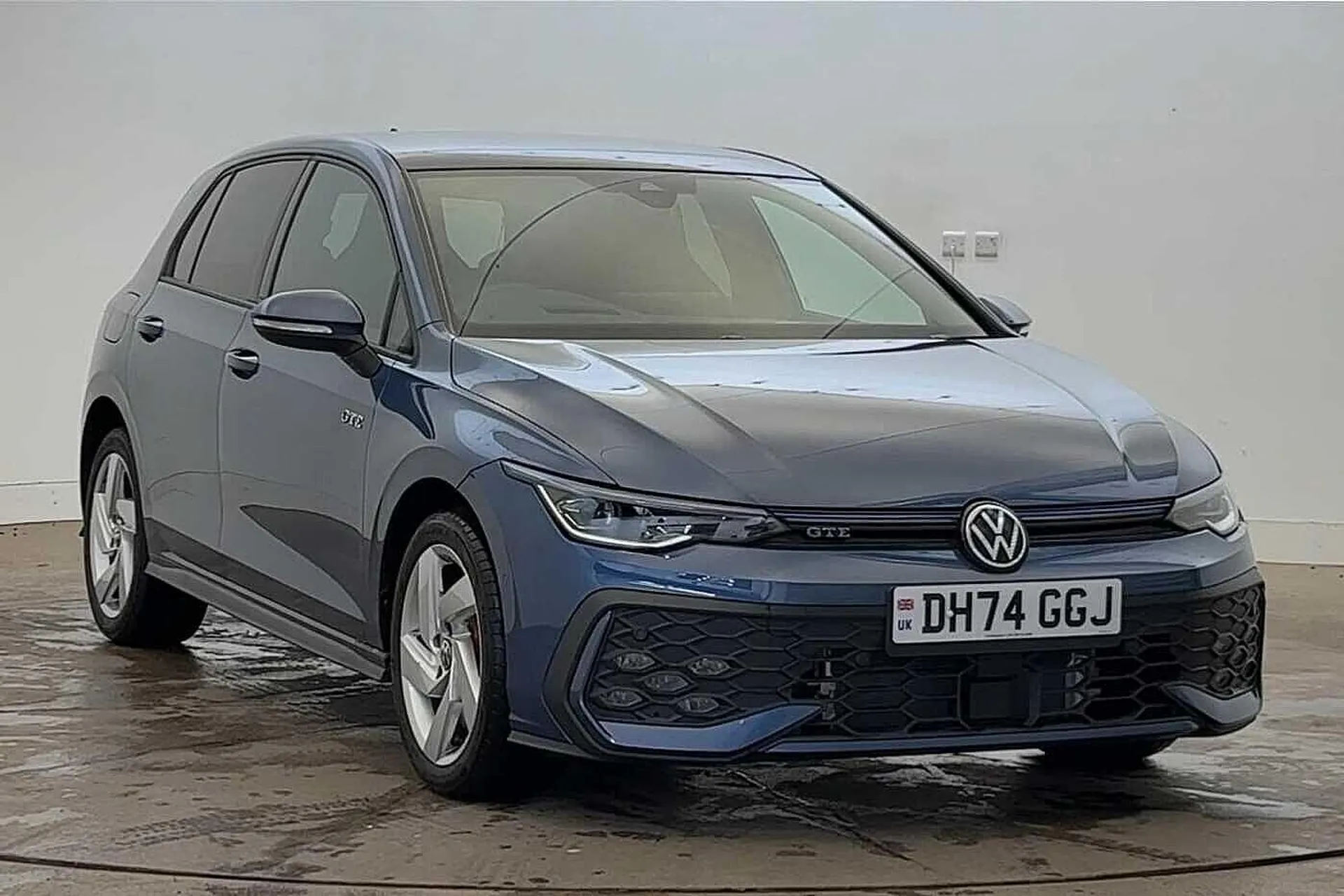DH74GGJ Volkswagen Golf 1.5 TSI 272 GTE eHybrid 5dr DSG **PAN ROOF + HEADS UP DISPLAY** Image #1