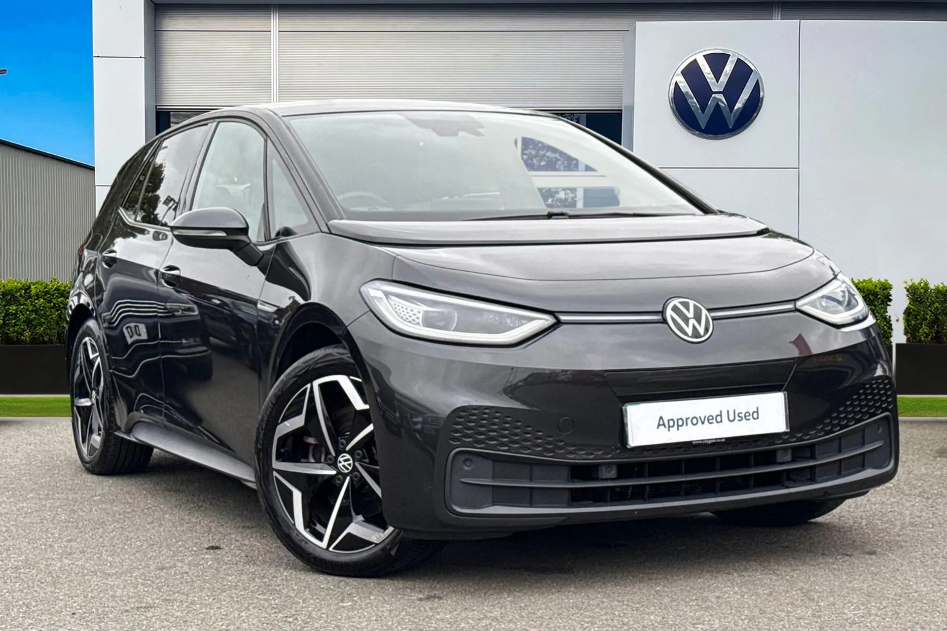 LO70ANR Volkswagen ID.3 Pro (58kWh) Family (Performance) | Rear Camera | Pan Roof Image #1