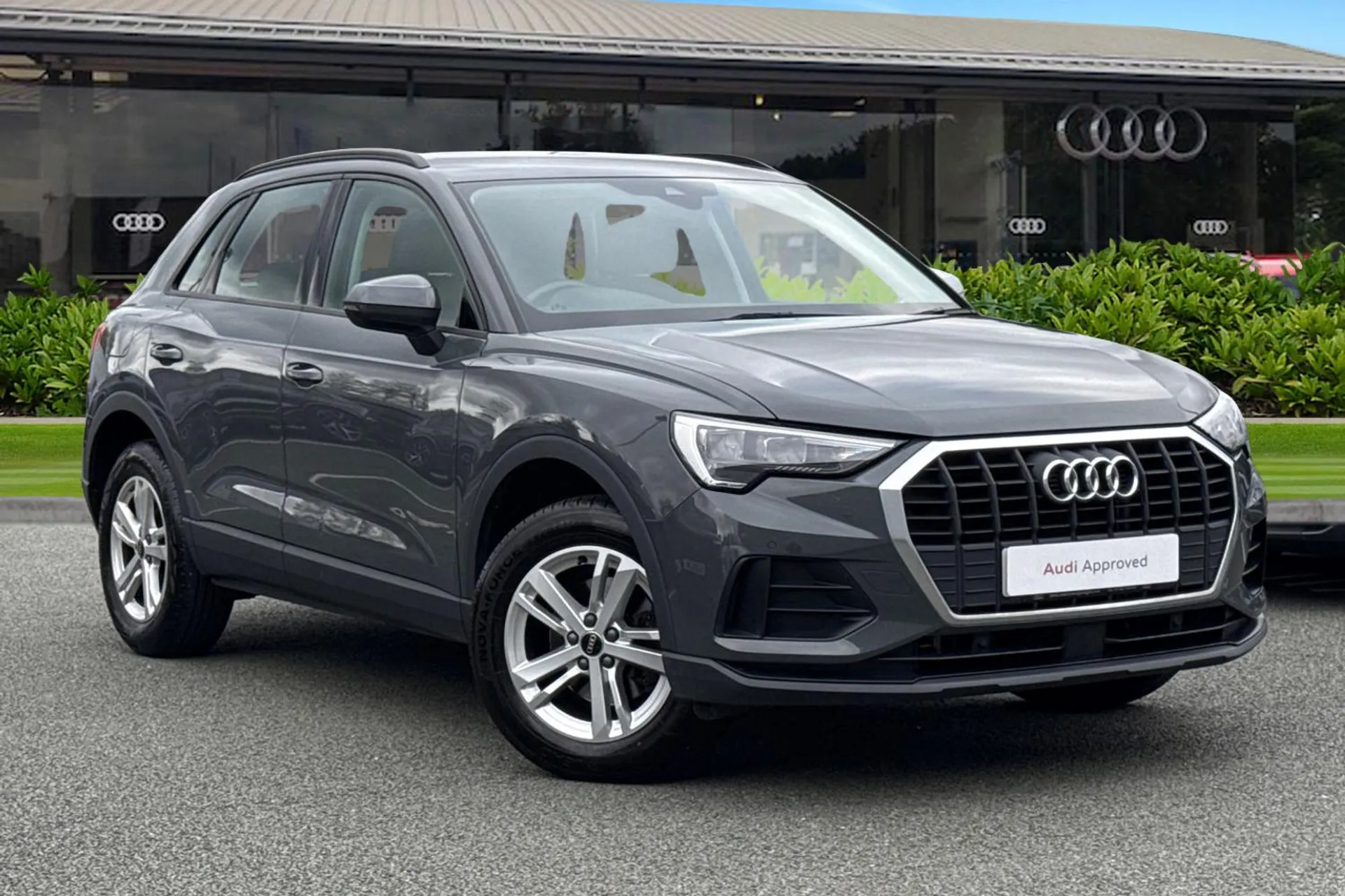 DS72UJL Audi Q3 Technik 35 TFSI 150 PS S tronic Image #1