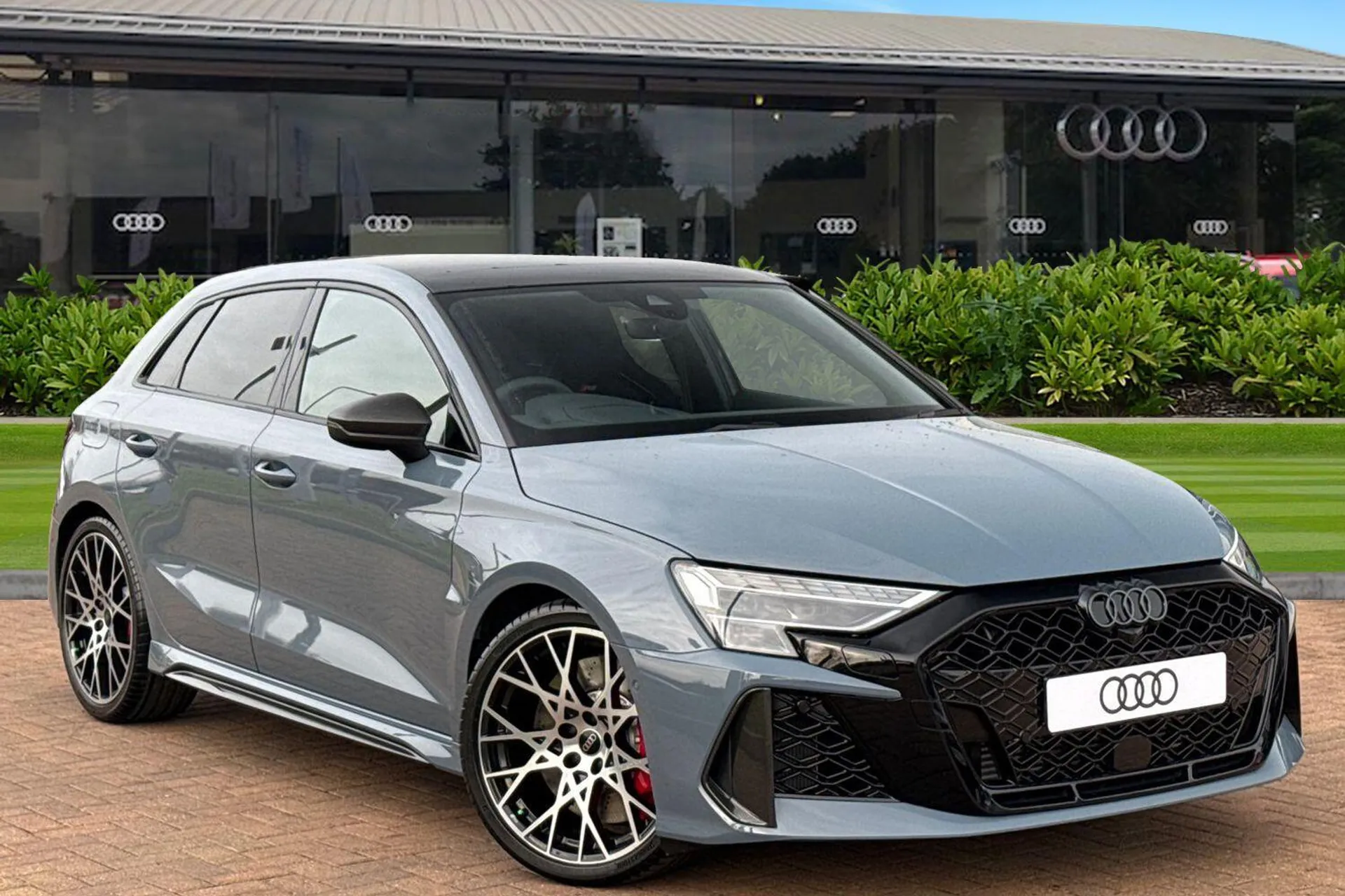 Audi RS 3 2.5 TFSI Carbon Vorsprung Sportback S Tronic quattro Euro 6 (s/s) 5dr Image #1