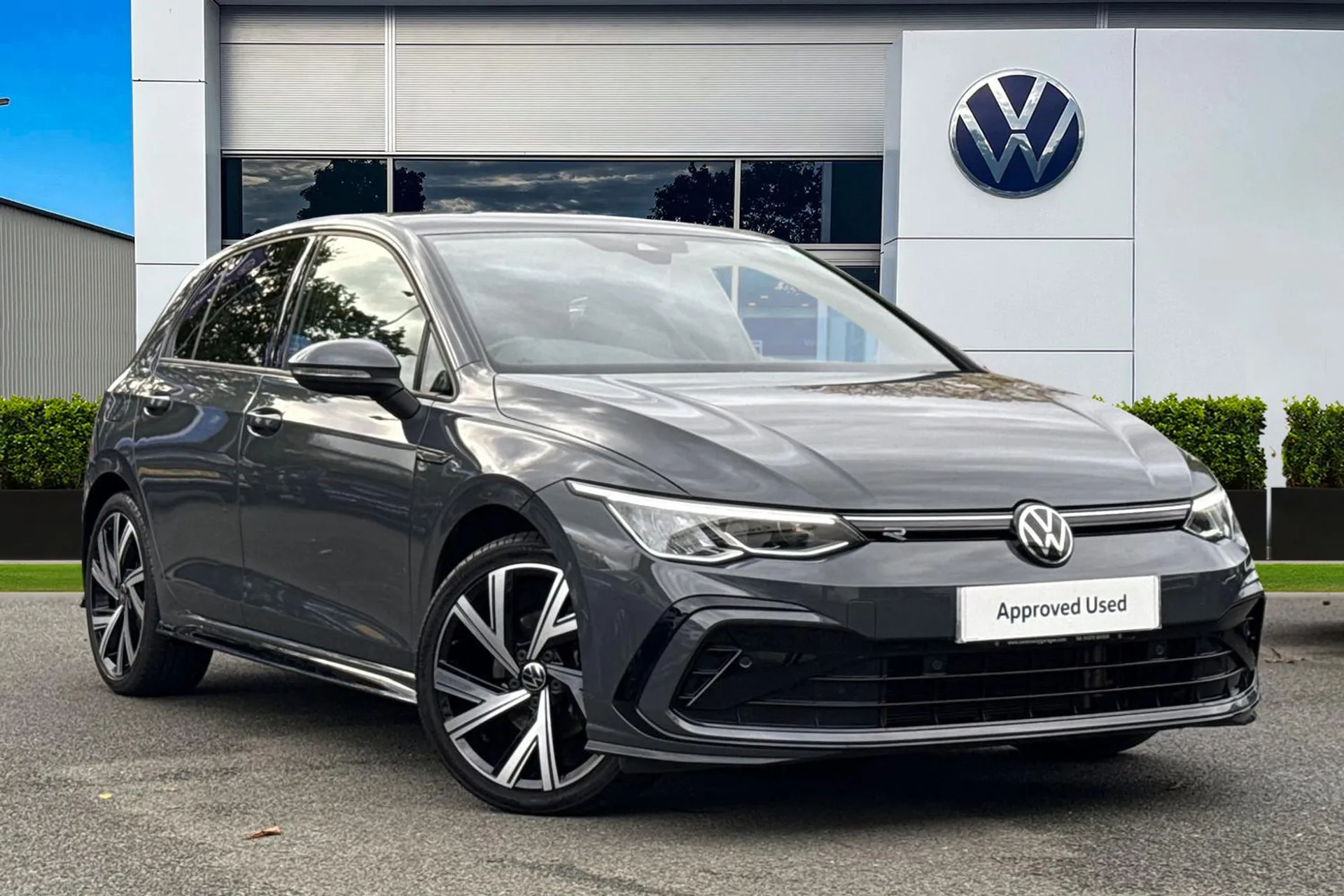 KM72LZV Volkswagen Golf 1.5 TSI 130PS R-Line 5dr | HEATED SEATS | SATNAV | 18' ALLOYS Image #1