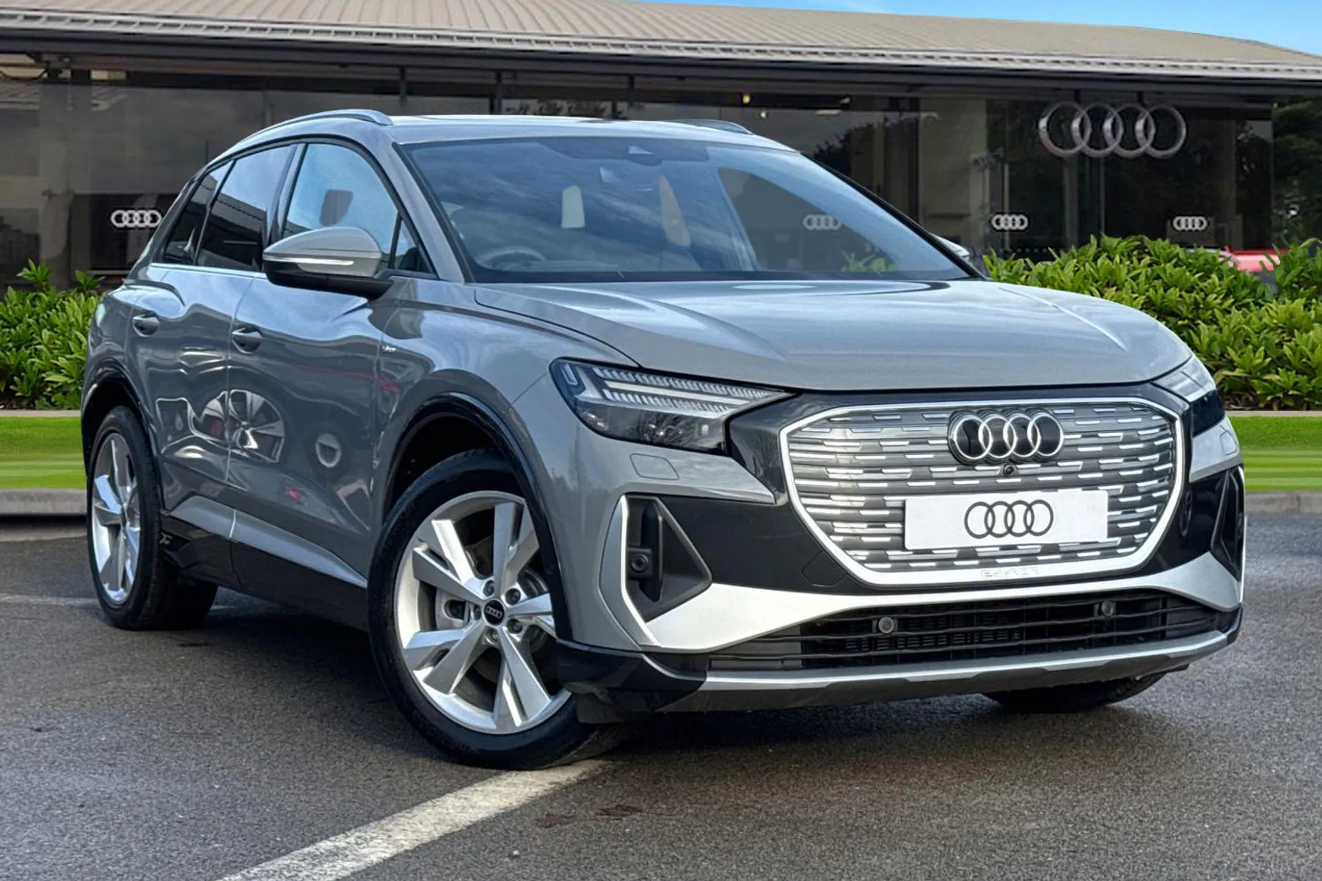  Audi Q4 e-tron 55 S line Auto quattro 5dr 82kWh Image #1