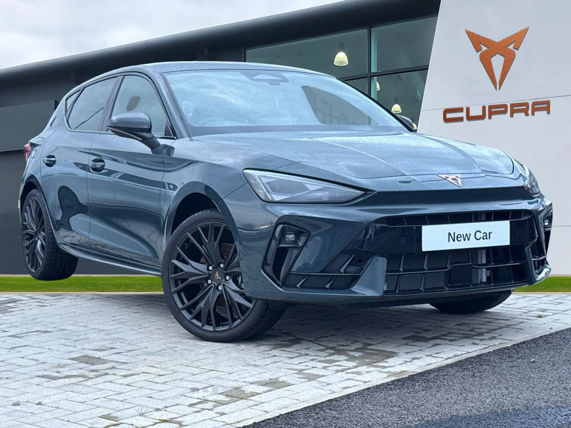 CUPRA Leon 1.5 eTSI Shadow Edition DSG Euro 6 (s/s) 5dr Image #1