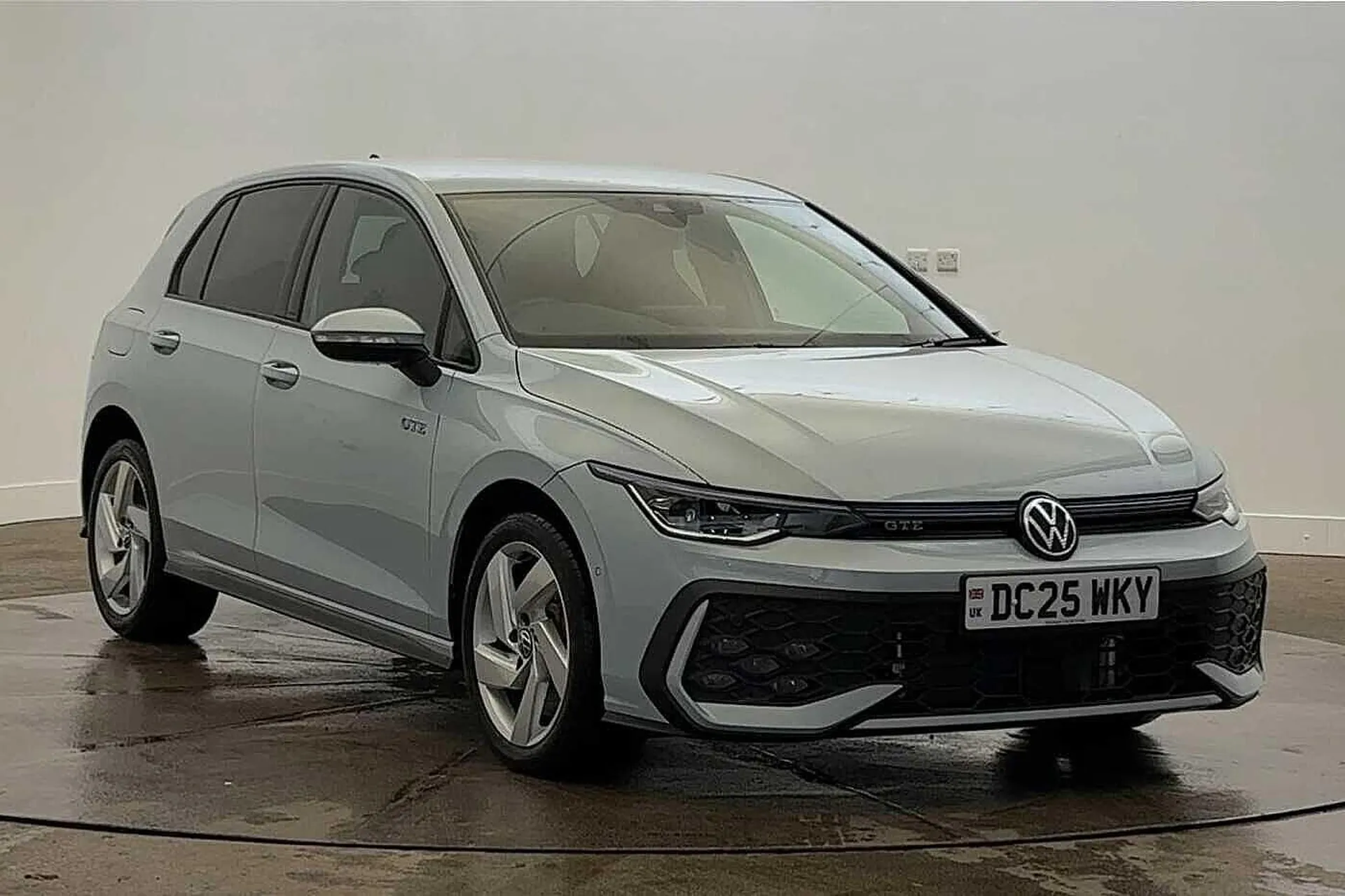 DC25WKY Volkswagen Golf 1.5 TSI 272 GTE eHybrid 5dr DSG Image #1