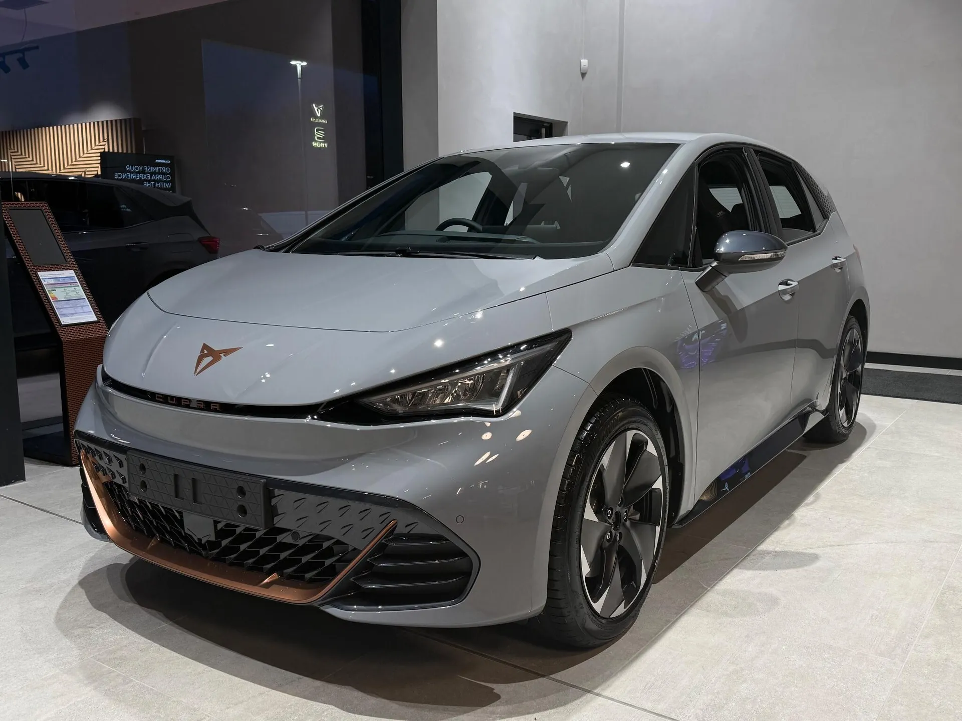  CUPRA Born e-Boost 59kWh V1 Auto 5dr Image #1