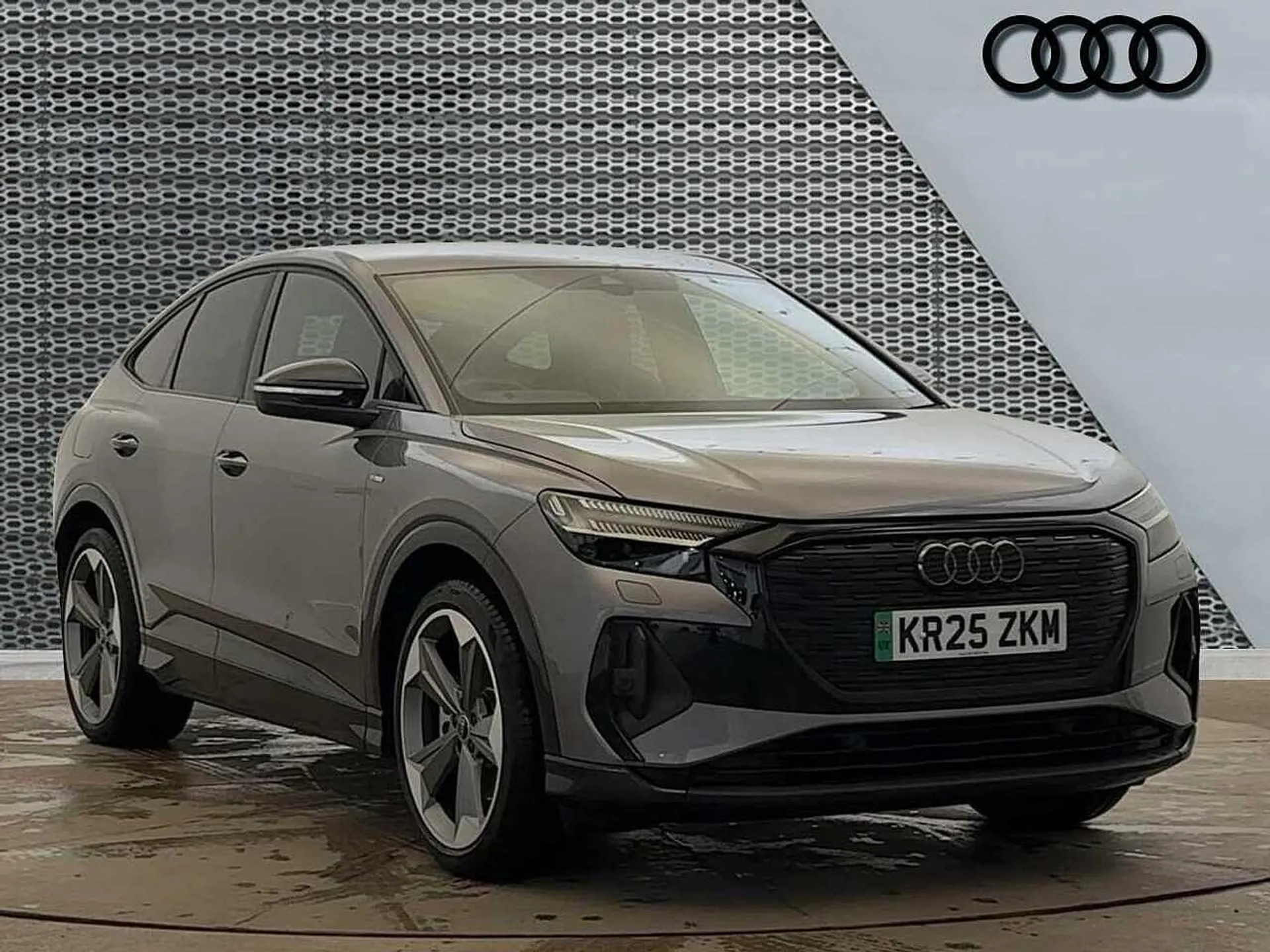 KR25ZKM Audi Q4 e-tron Q4 Sportback Black Edition 45 e-tron  210,00 kW Image #1