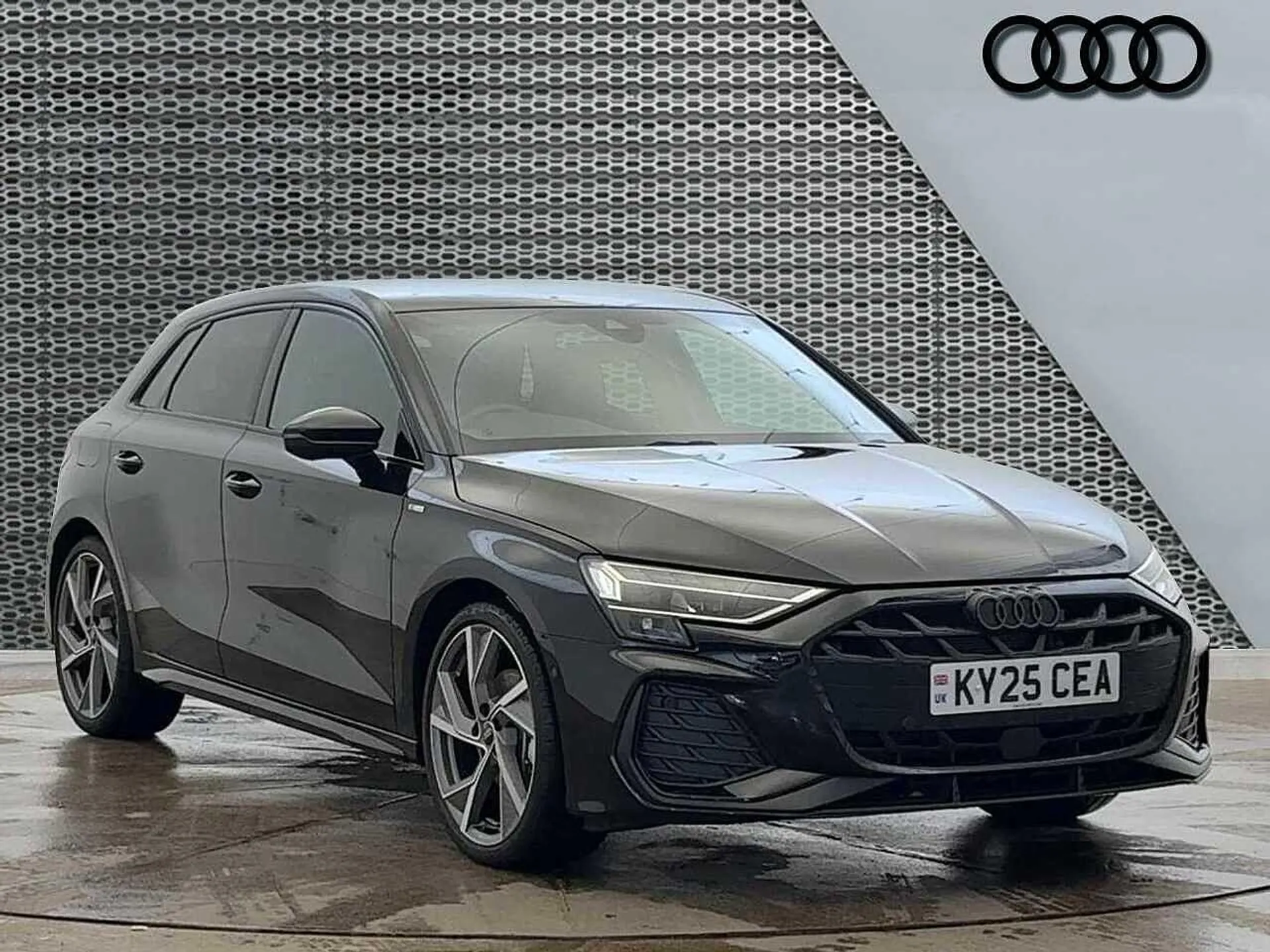 KY25CEA Audi A3 Black Edition 35 TFSI 150 PS S tronic Image #1