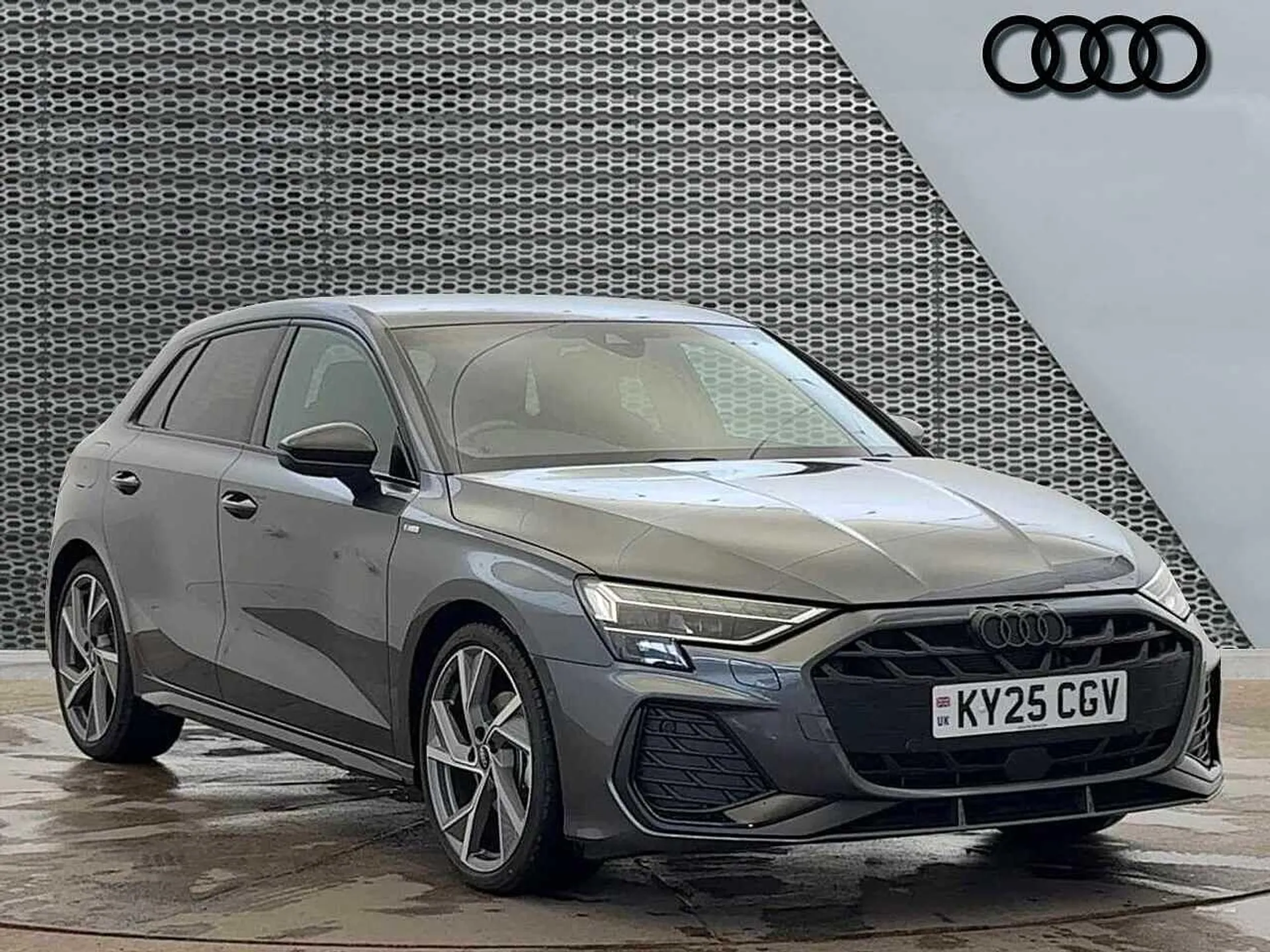 KY25CGV Audi A3 Black Edition 35 TFSI 150 PS S tronic Image #1